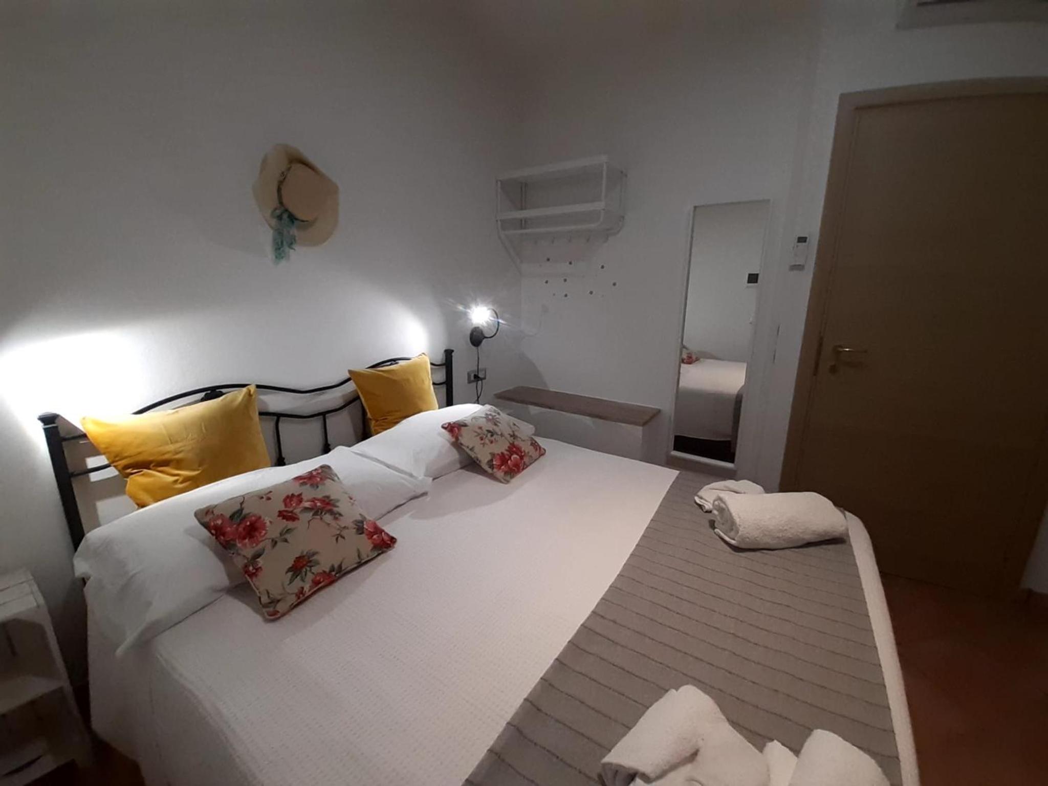 Double Room - Photo 11