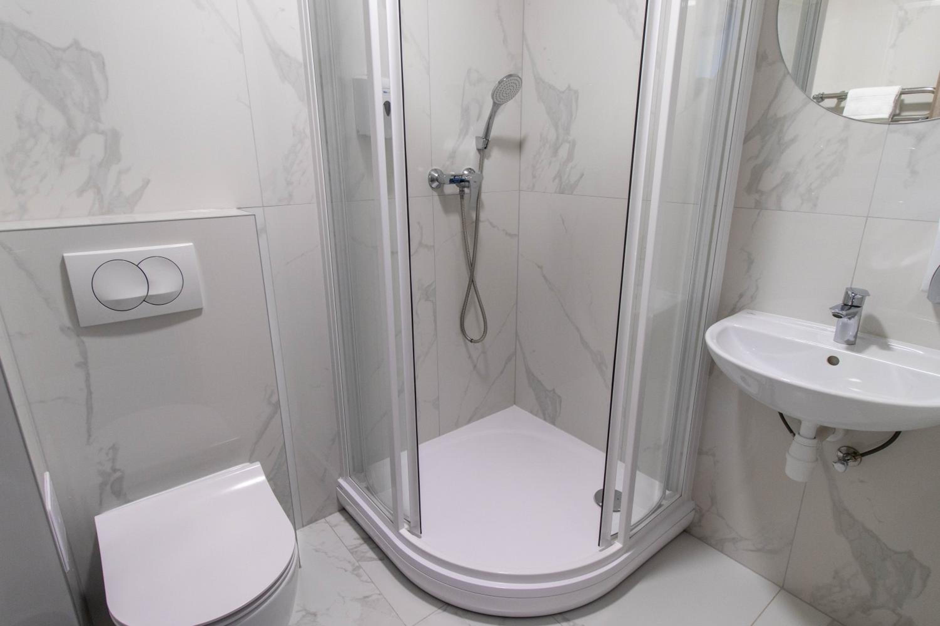 Twin Room with Shower