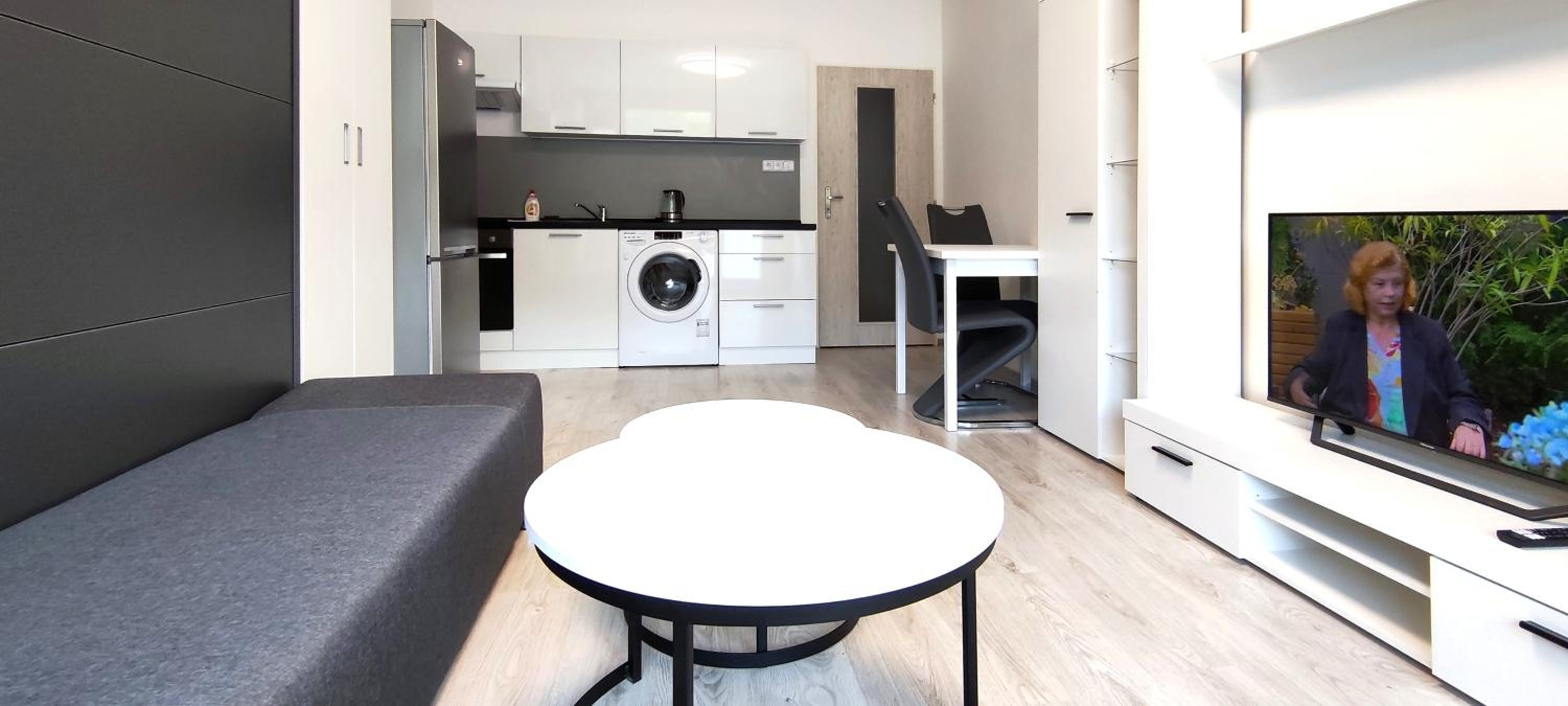 Apartment with Balcony - Photo 10
