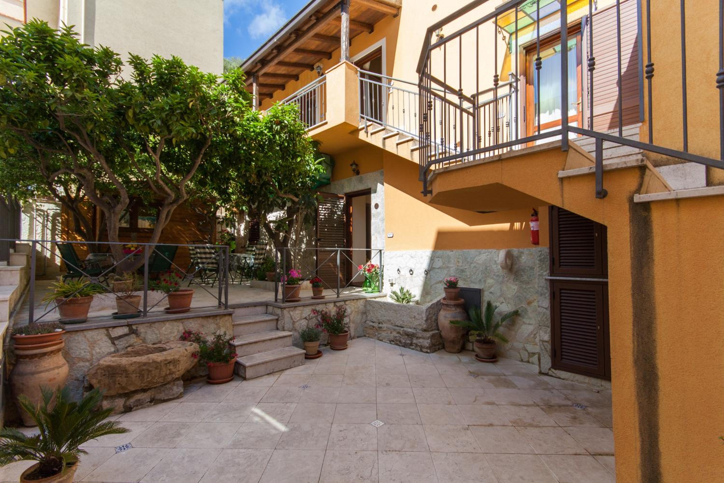 One-Bedroom Apartment (4 Adults) - Photo 4