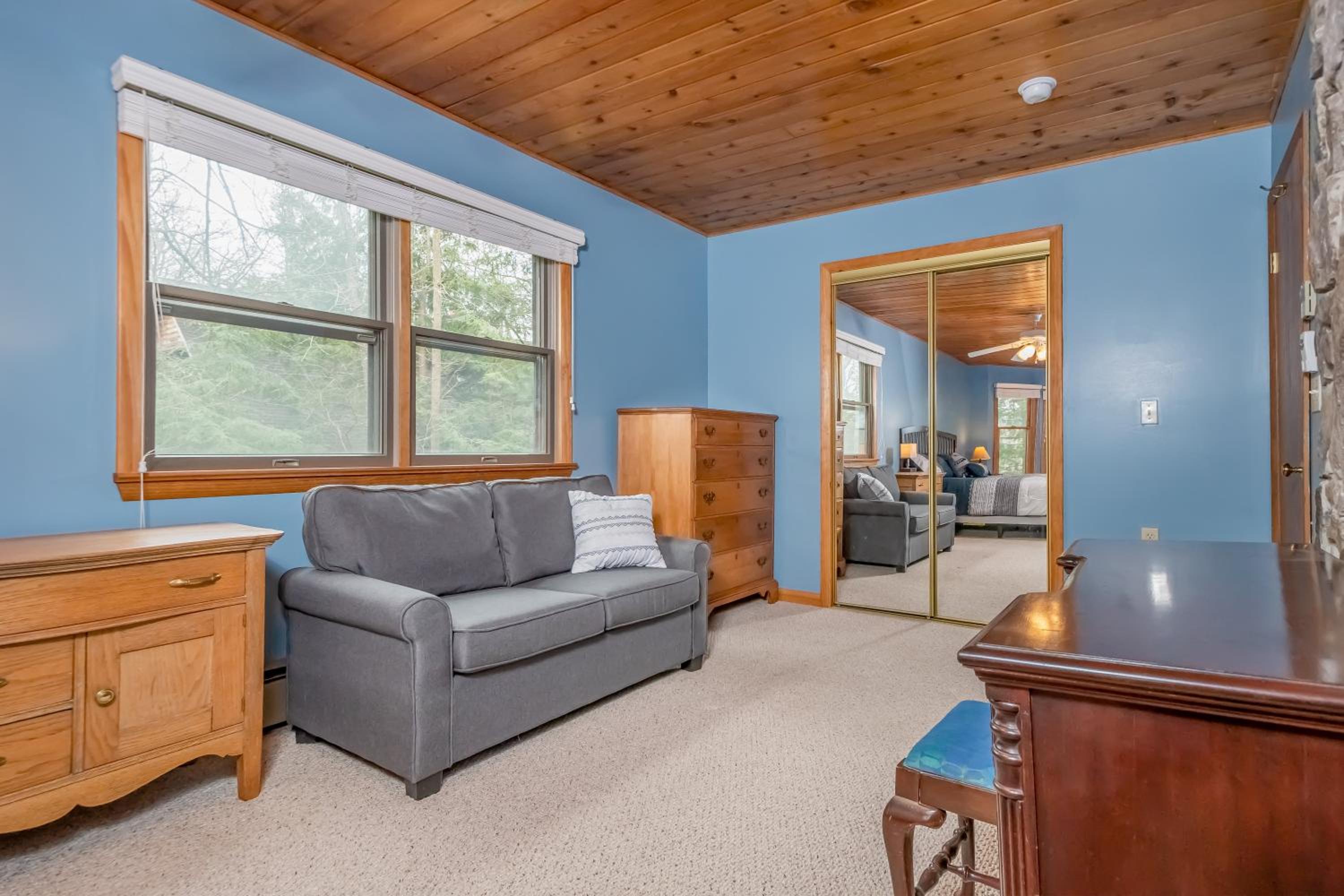 Four-Bedroom House photo 2