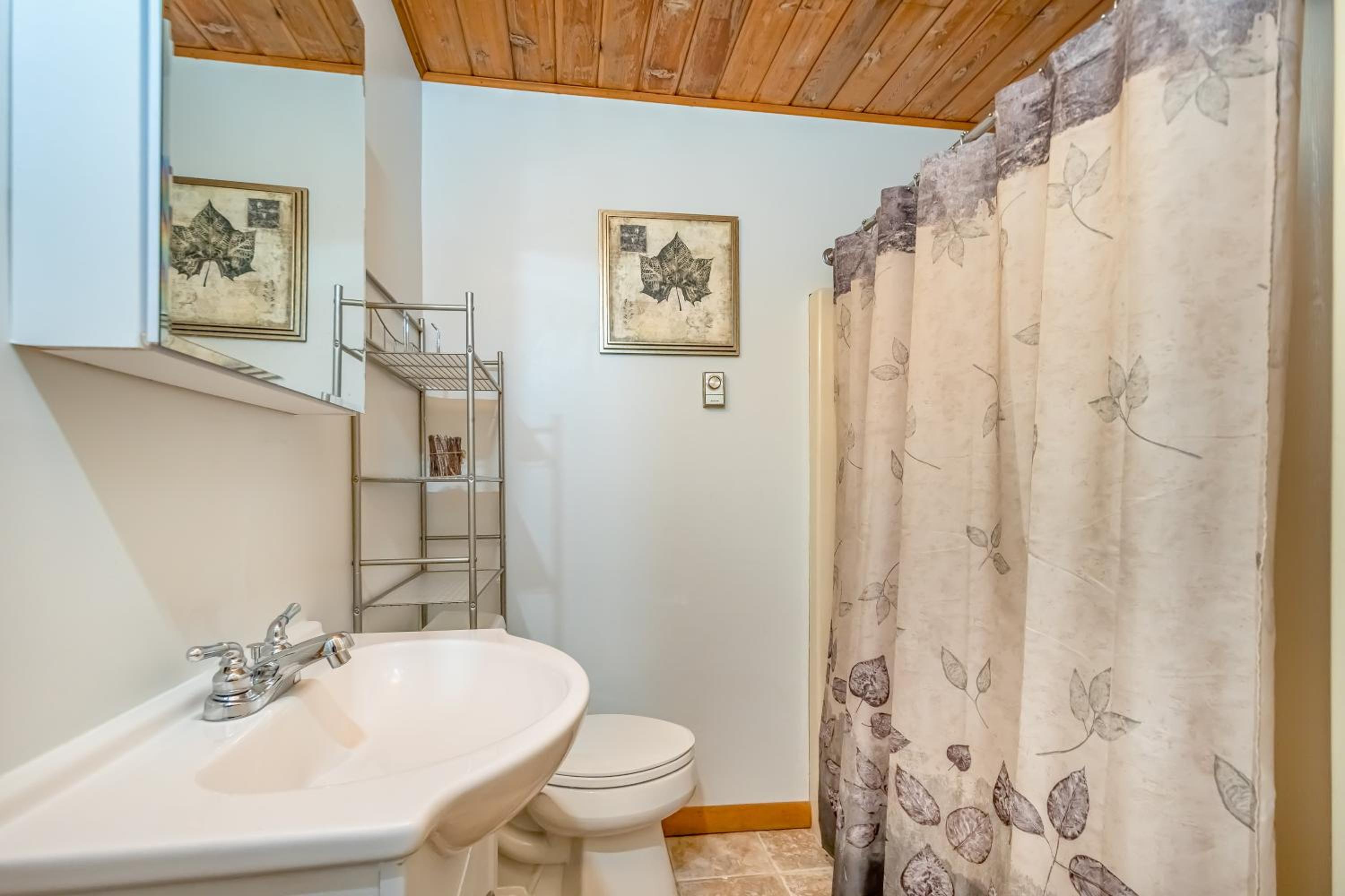 Four-Bedroom House photo 1