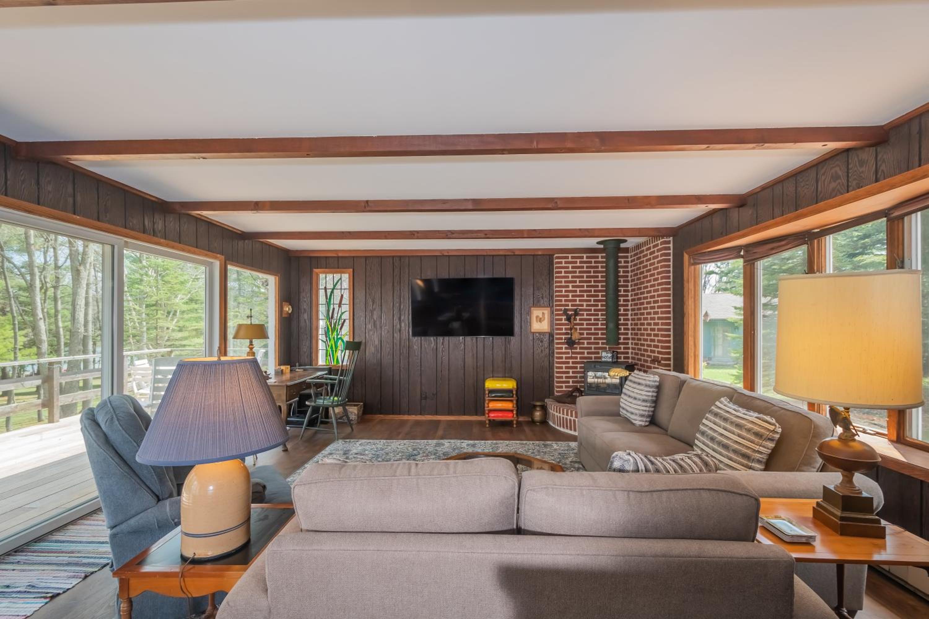Five-Bedroom House photo 1