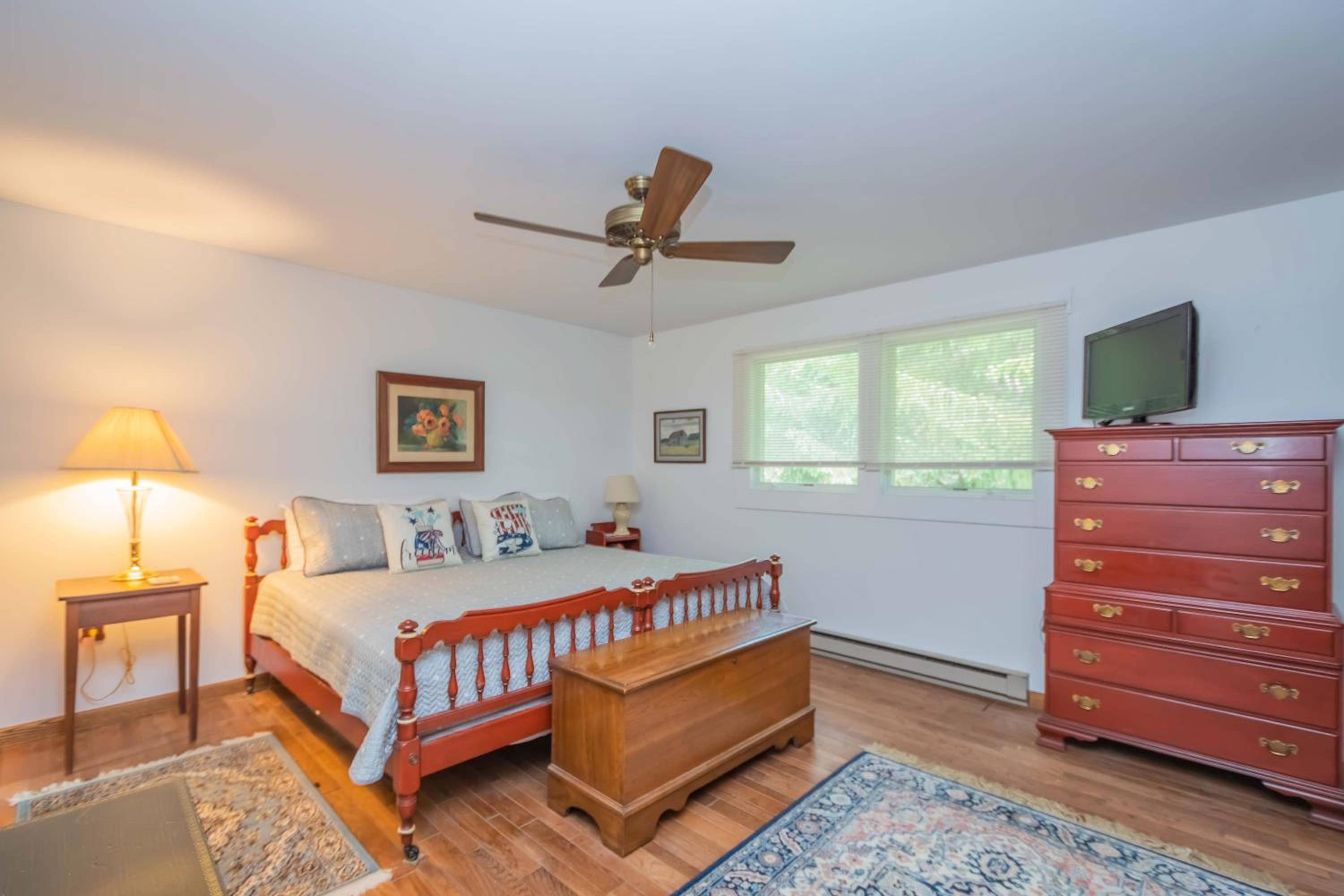 Five-Bedroom House photo 2