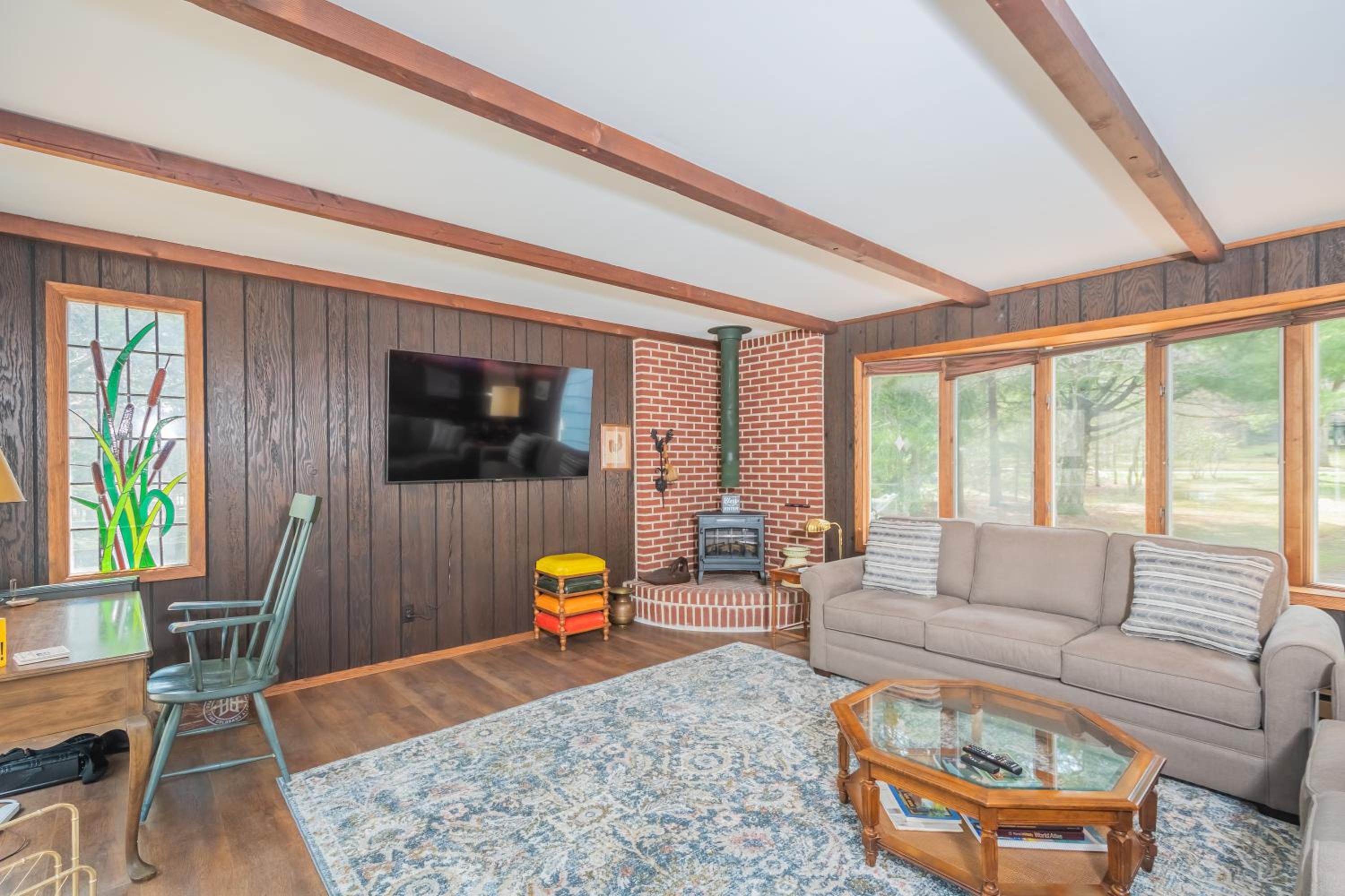 Five-Bedroom House photo 3