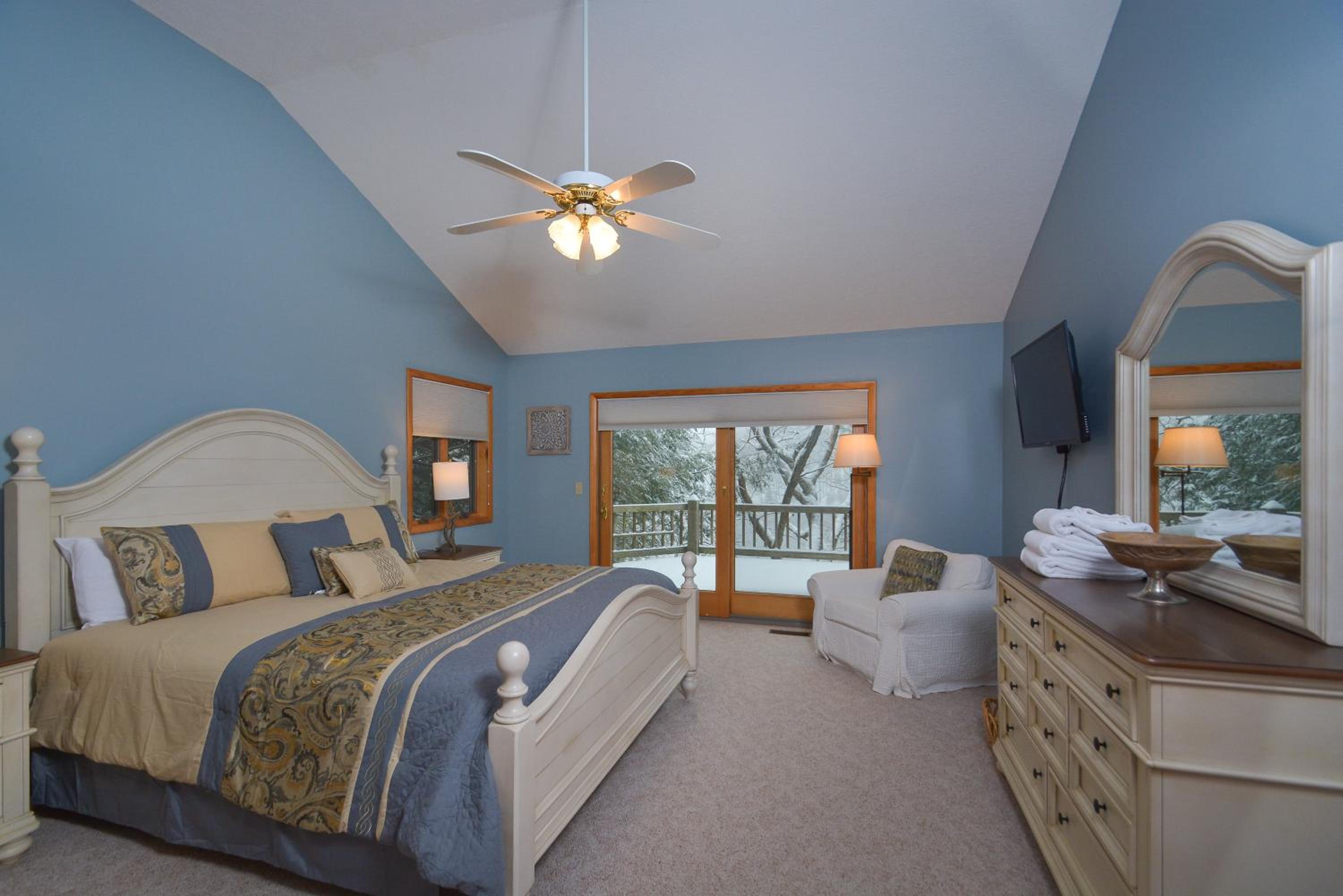 Five-Bedroom House photo 1