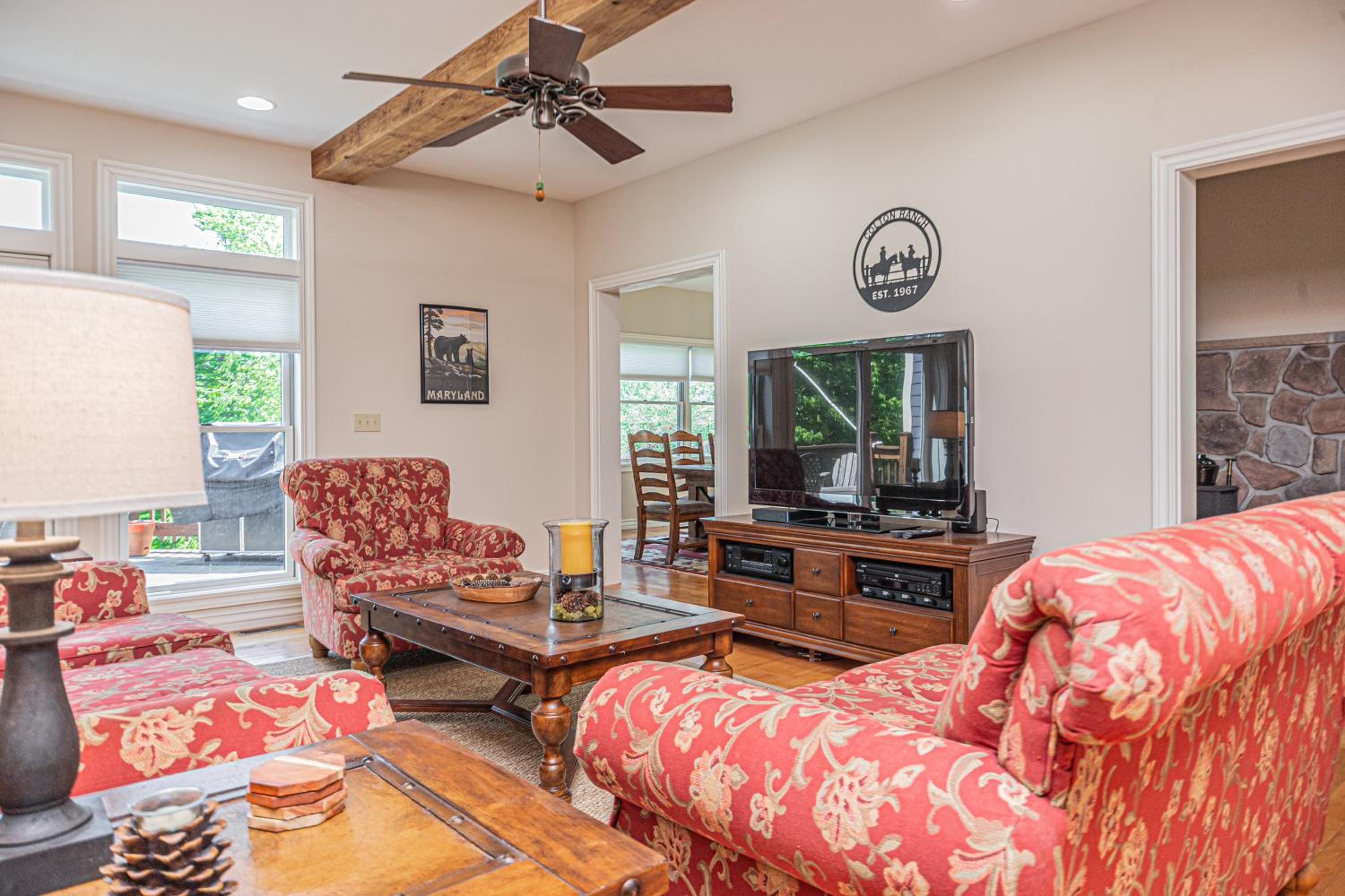 Five-Bedroom House photo 1
