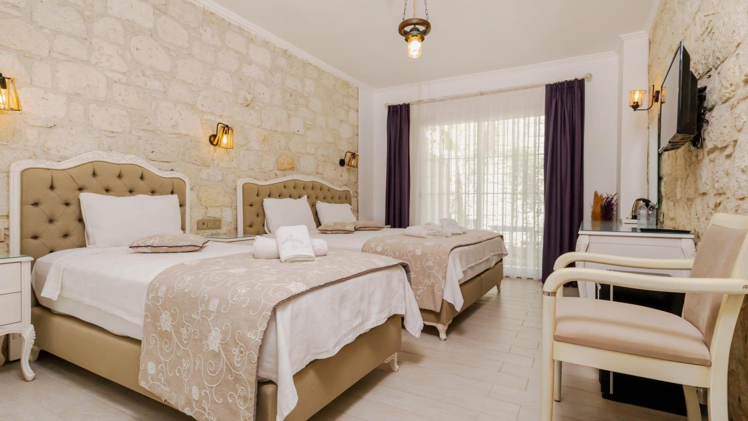 Deluxe Triple Room - Photo 1