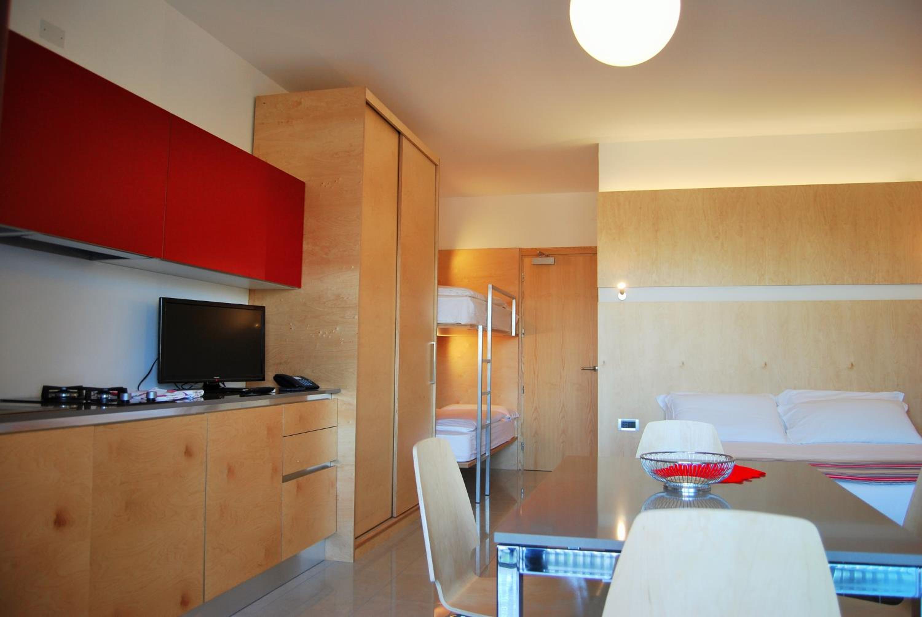 Superior Studio with Balcony - Photo 3