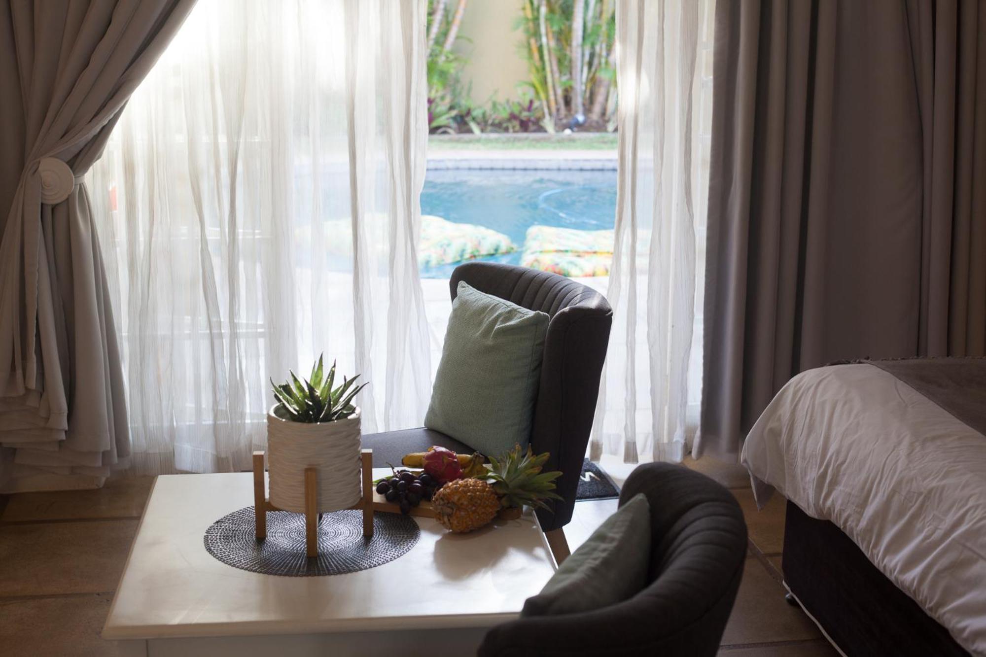 King Room with Pool View photo 1