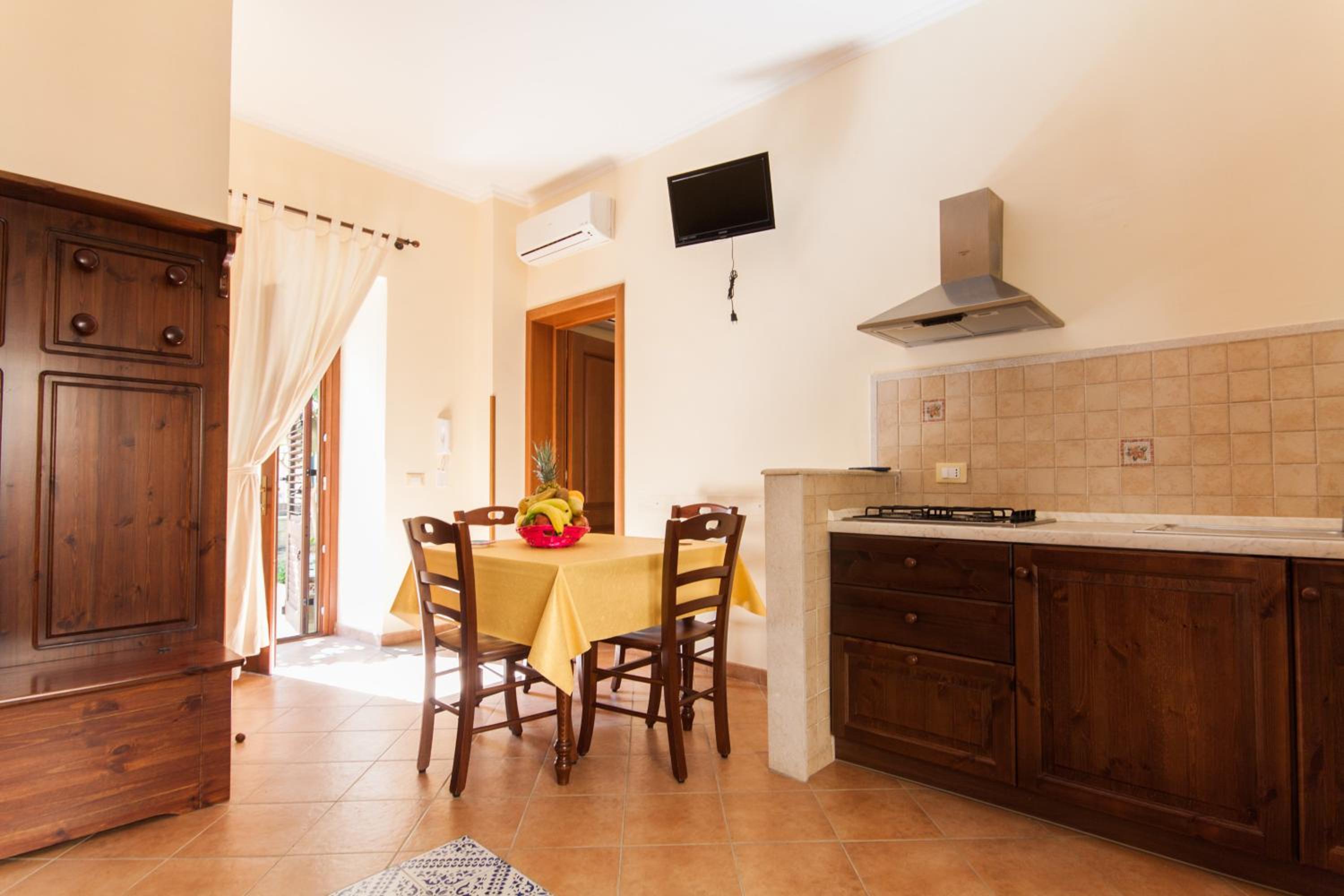 One-Bedroom Apartment (4 Adults) - Photo 9