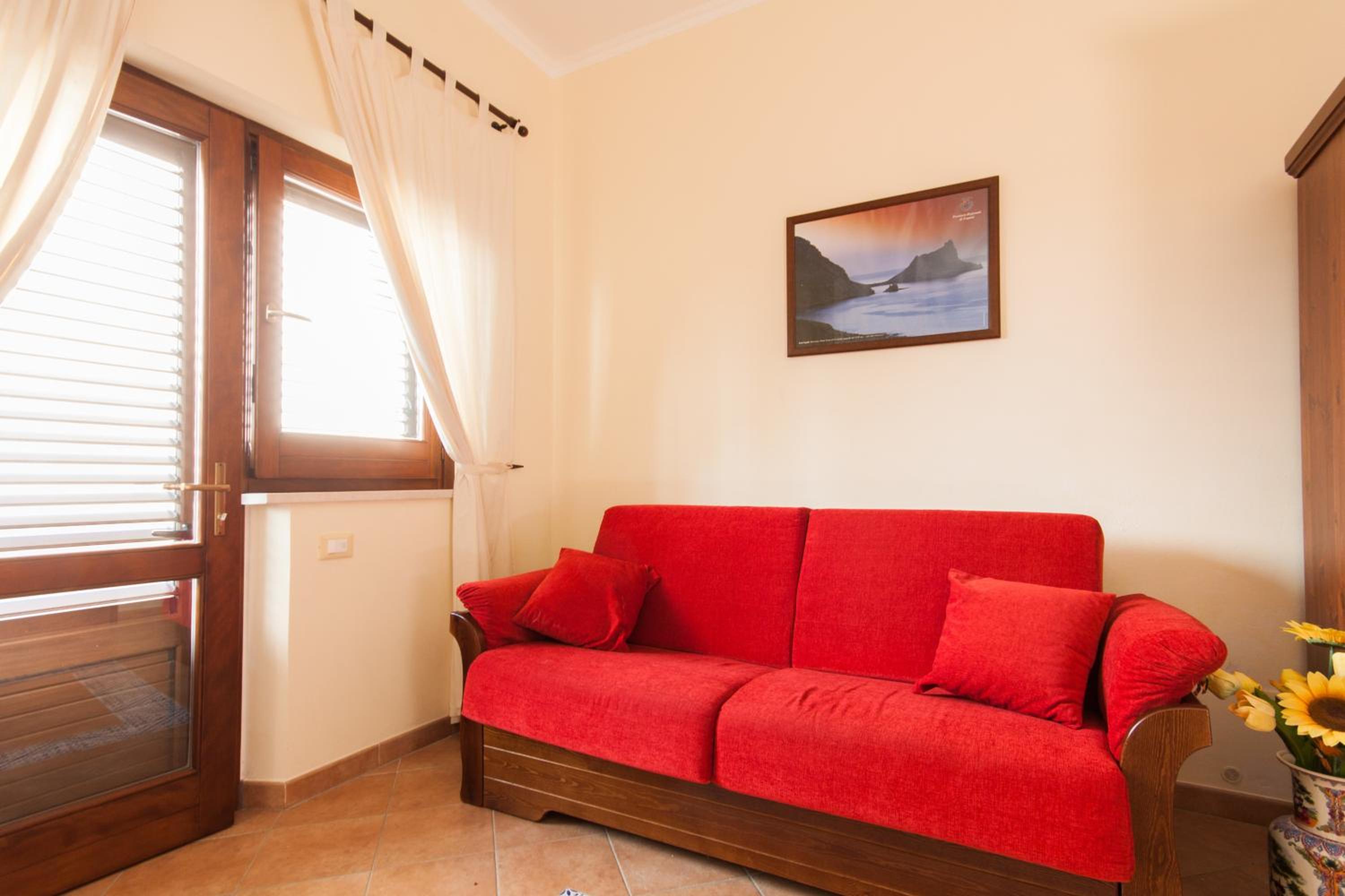One-Bedroom Apartment (4 Adults) - Photo 2