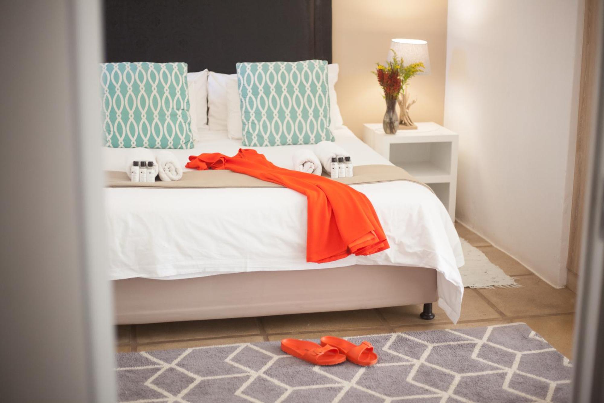 Queen Room photo 2