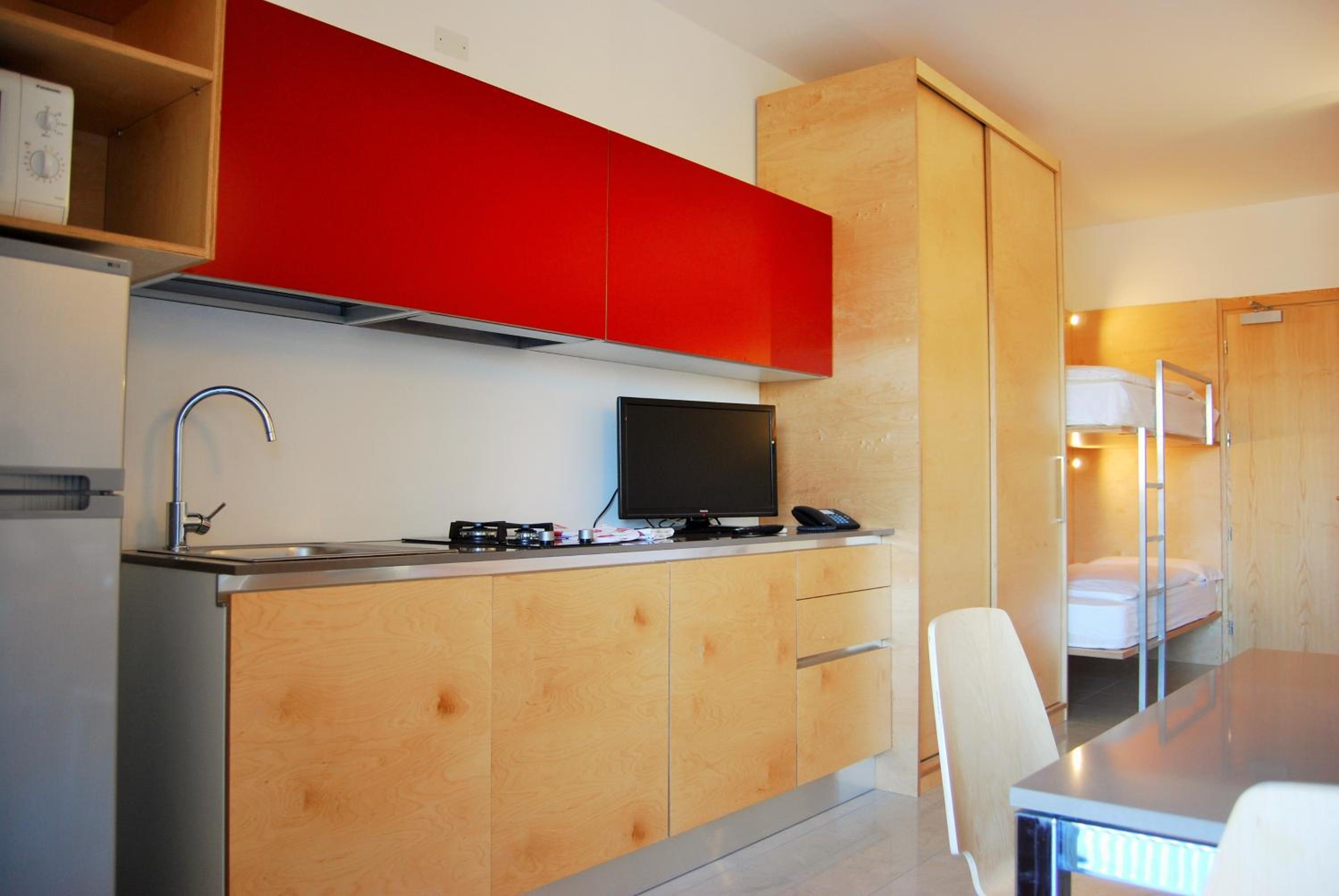 Superior Studio with Balcony - Photo 7