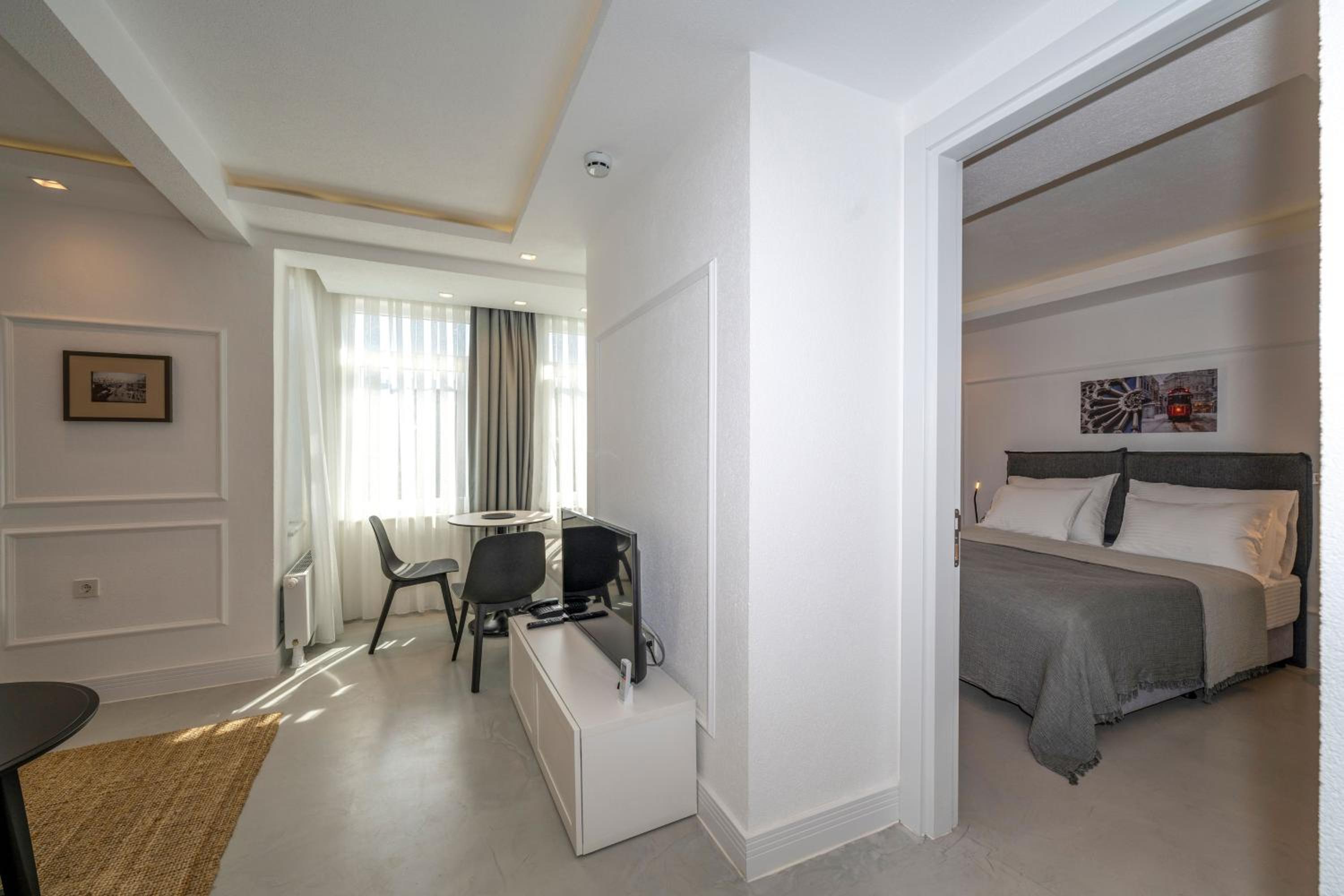 Deluxe Suite photo 2