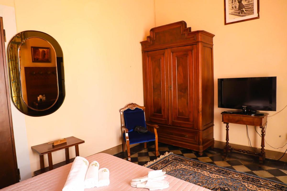 Double Room with Private Bathroom photo 3
