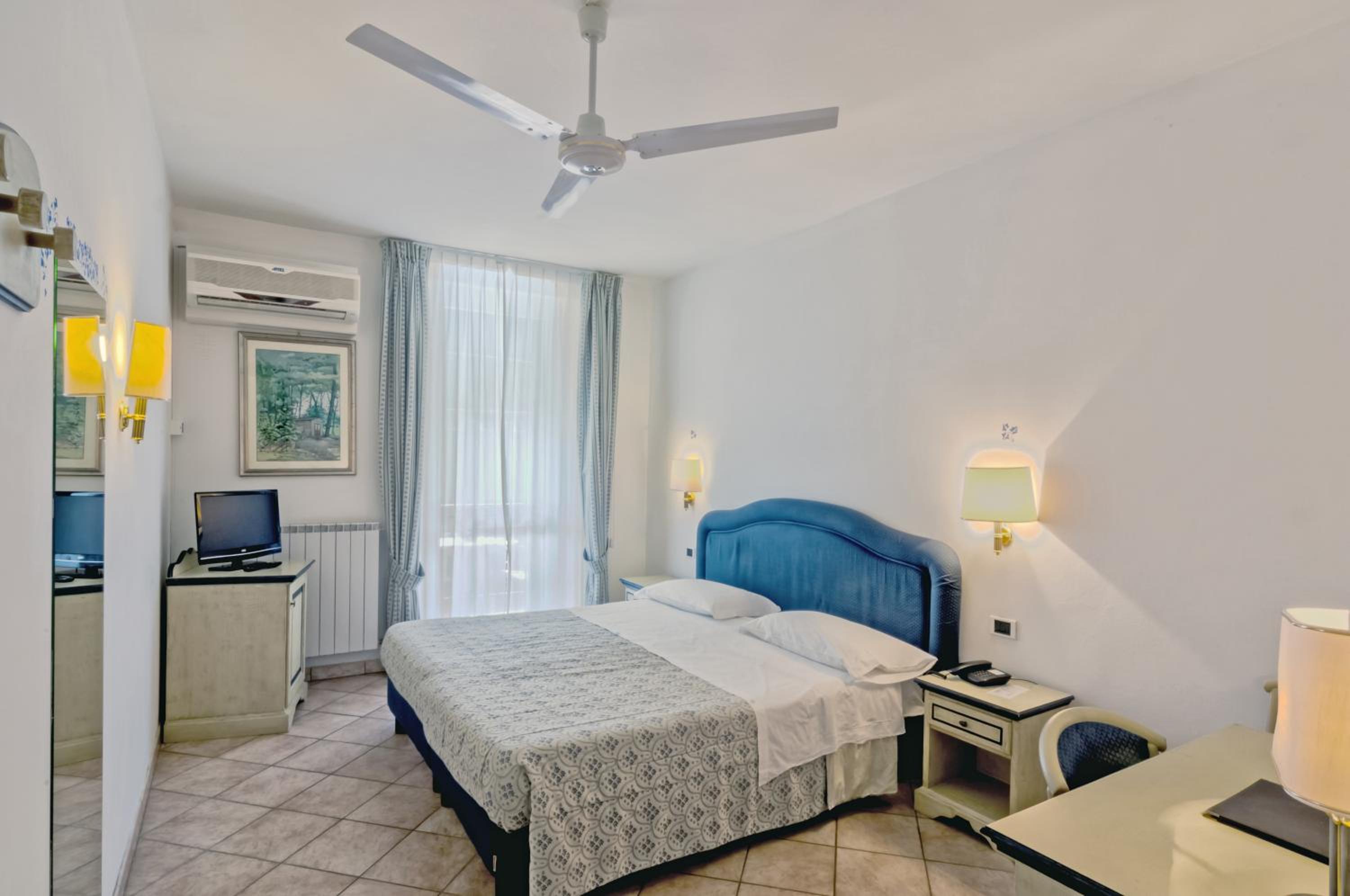 Standard Double or Twin Room with Lake View