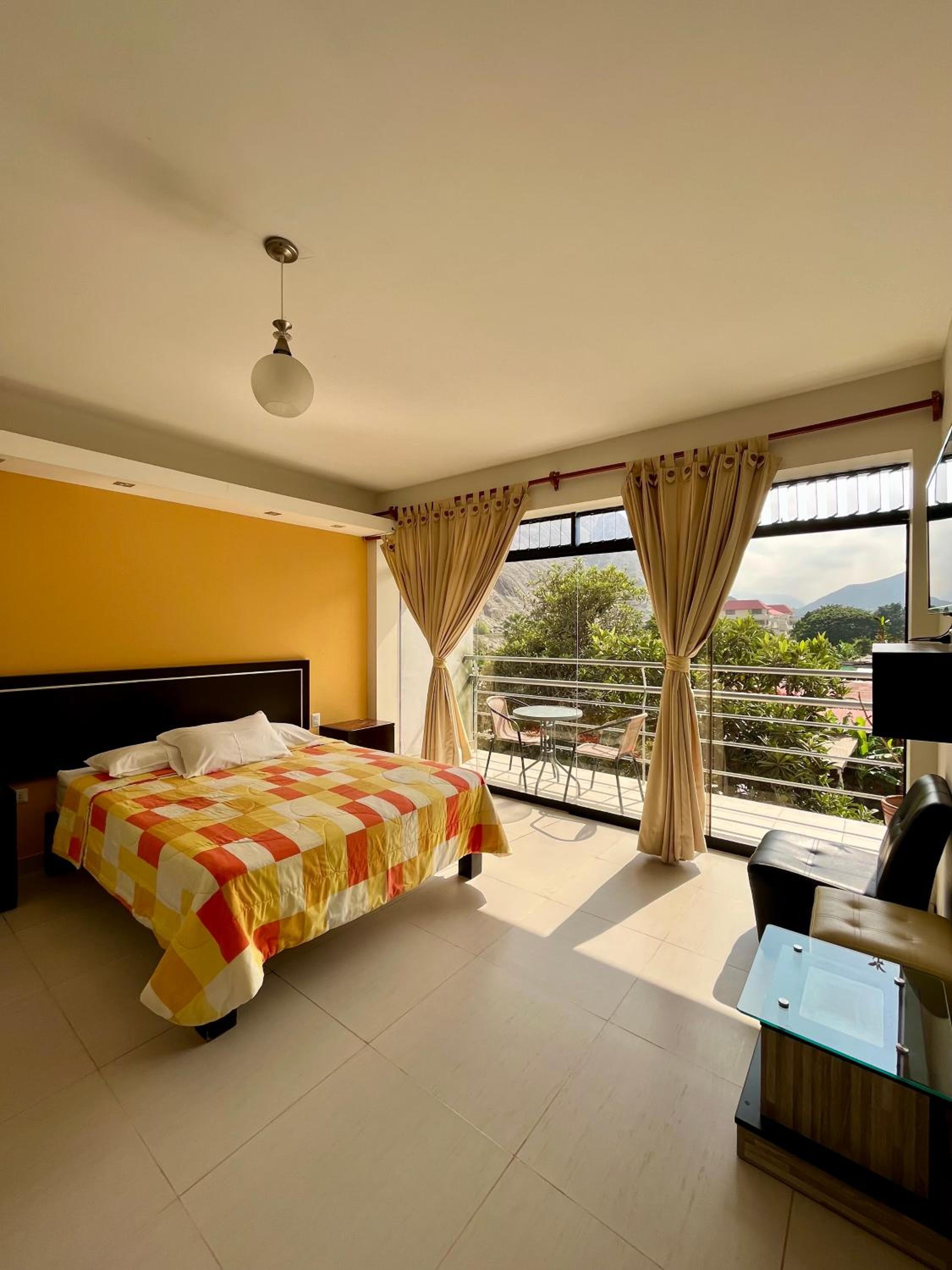Standard Queen Room photo 3