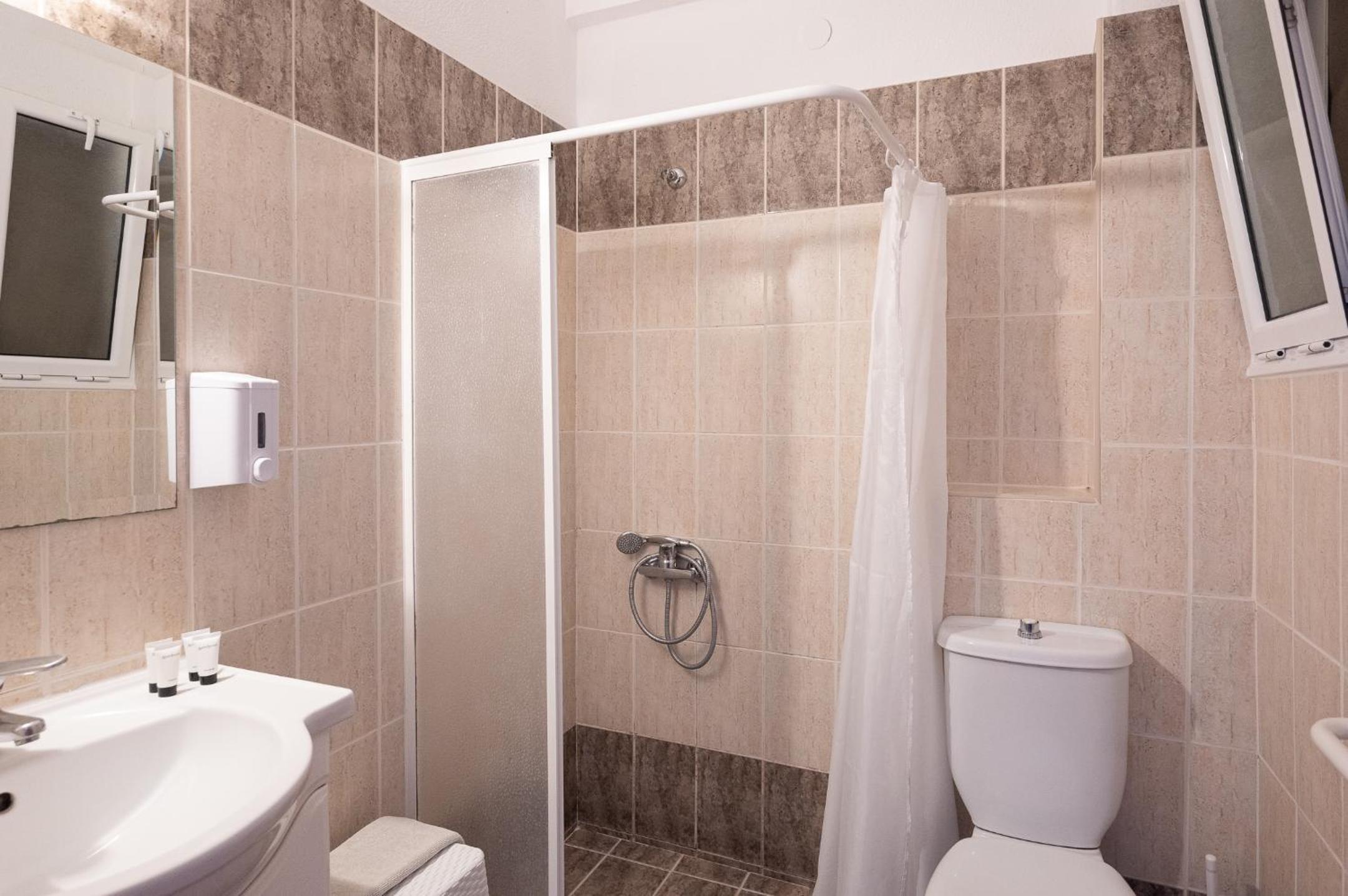 Standard Triple Room photo 2