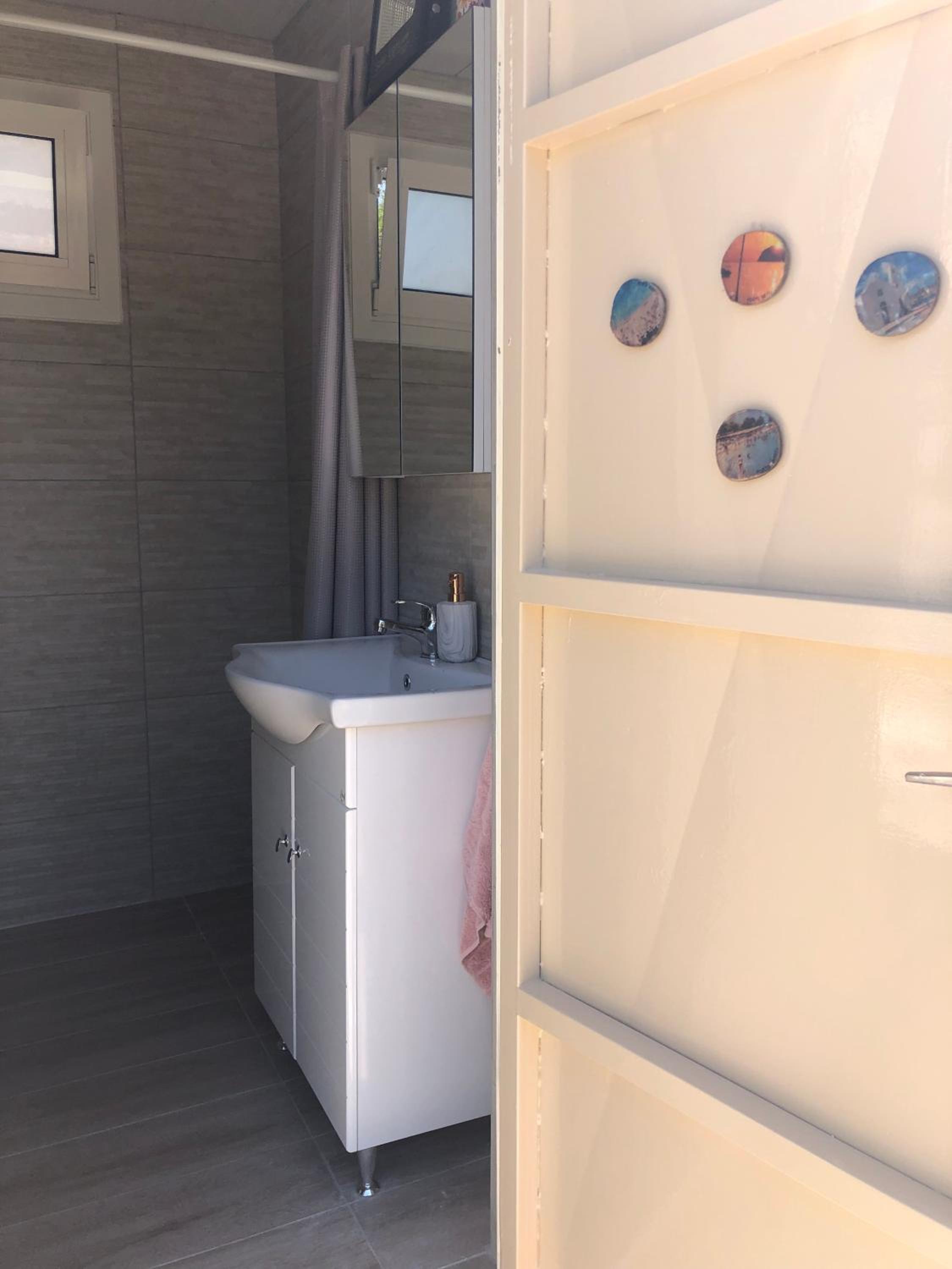 Twin Room with Private External Bathroom photo 3