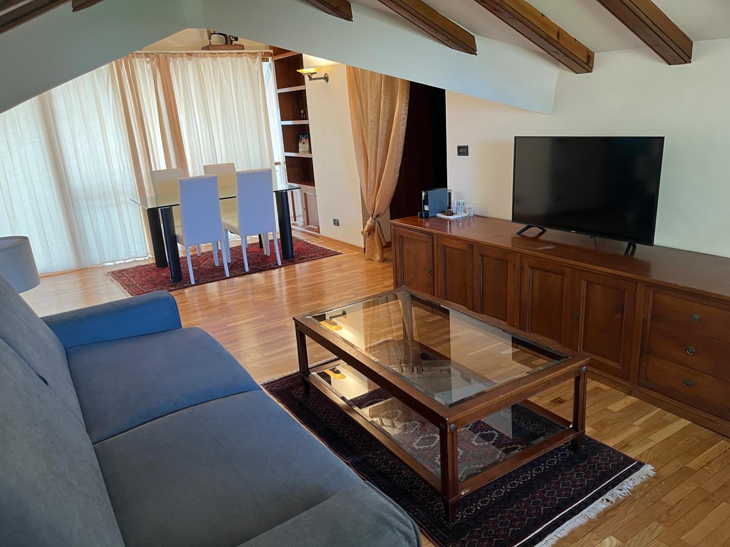 Deluxe Family Room photo 2