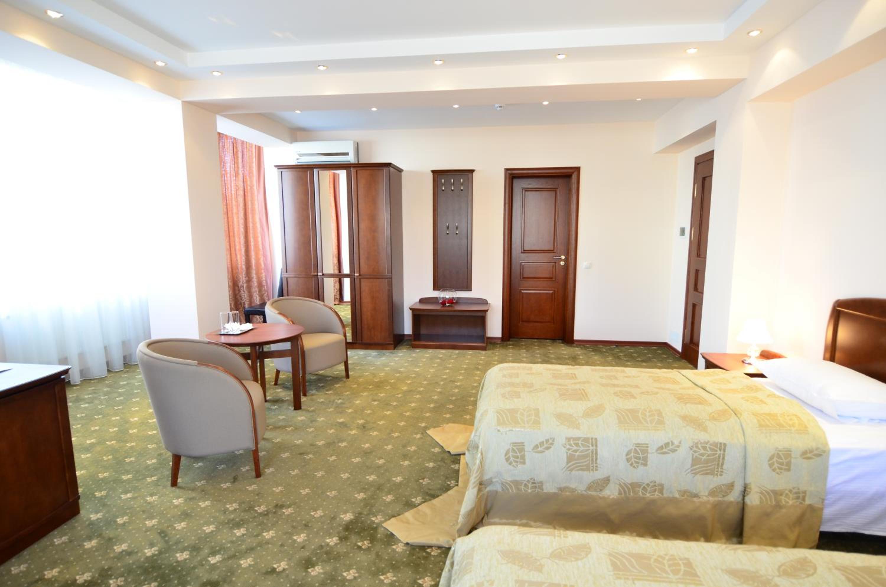 Double or Twin Room with Balcony photo 2