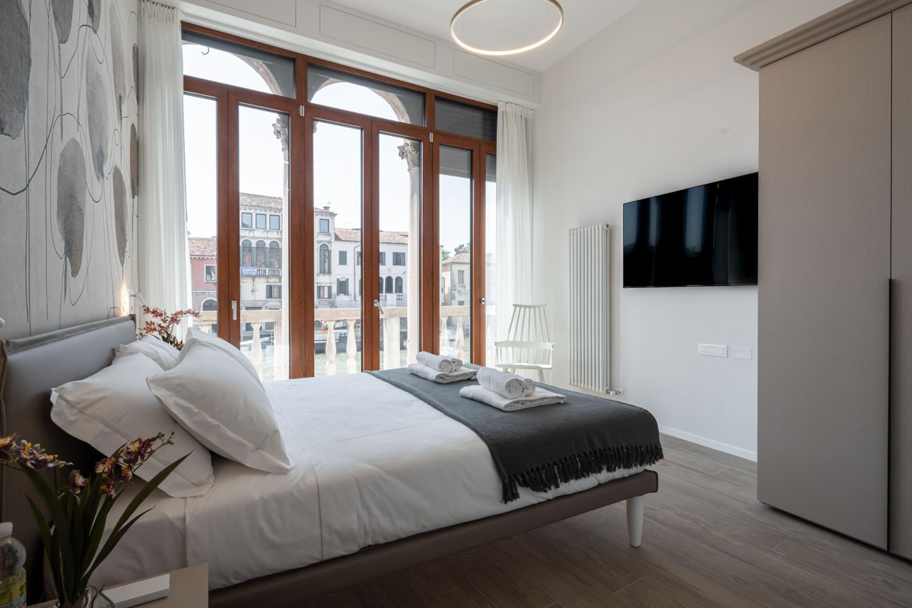 Junior Suite with Balcony photo 2