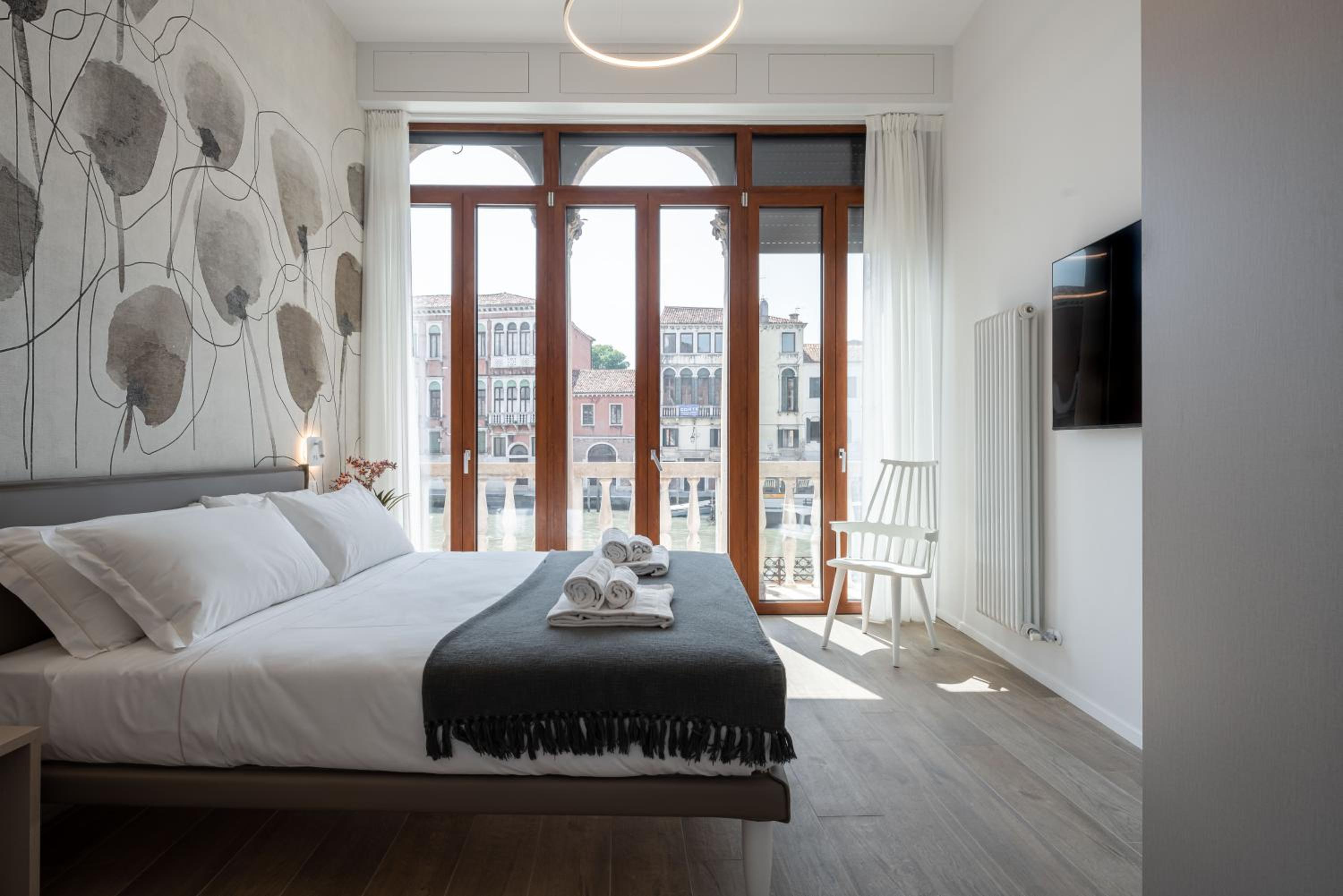 Junior Suite with Balcony photo 3