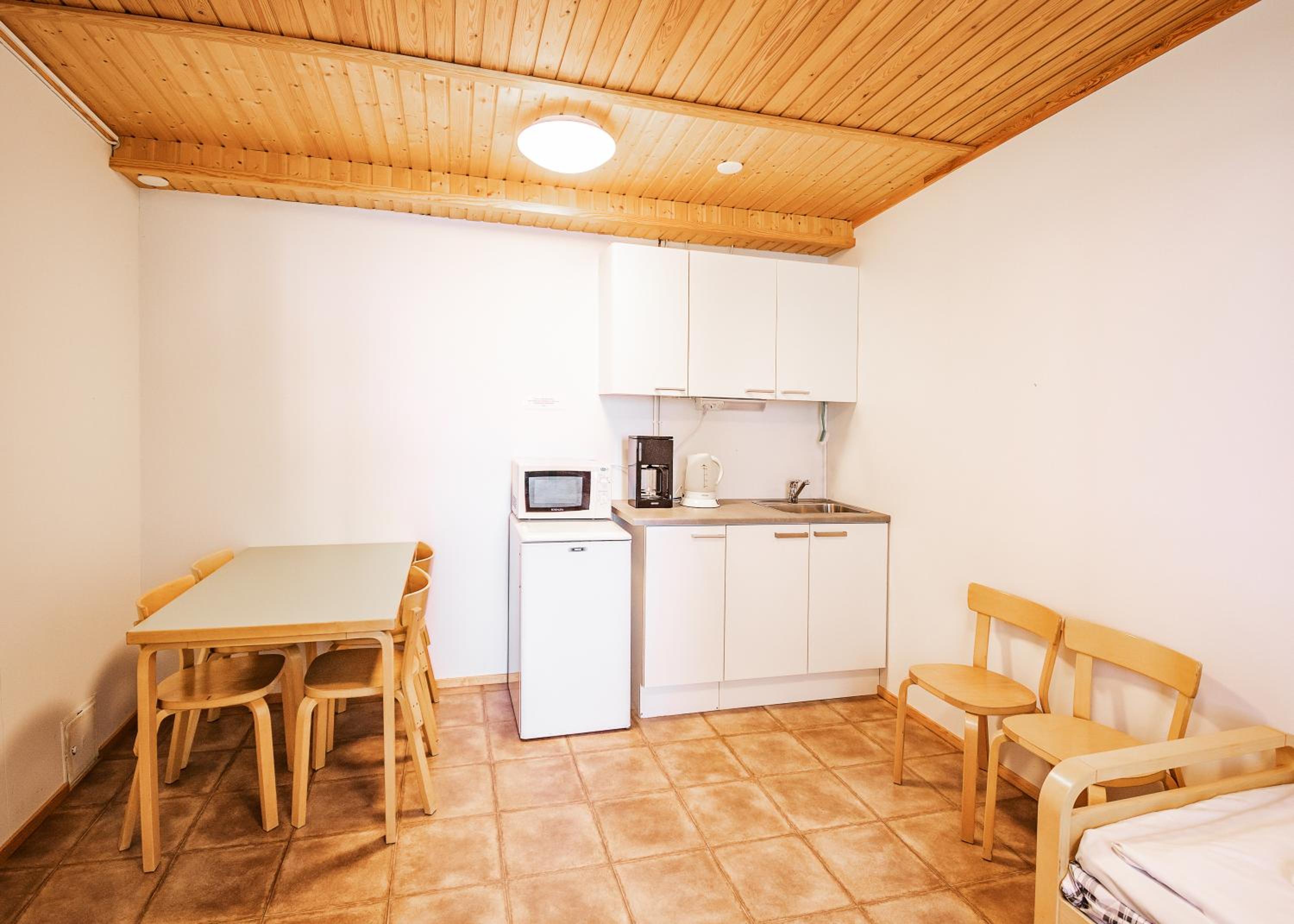 Large Family Room - Pets Allowed photo 2