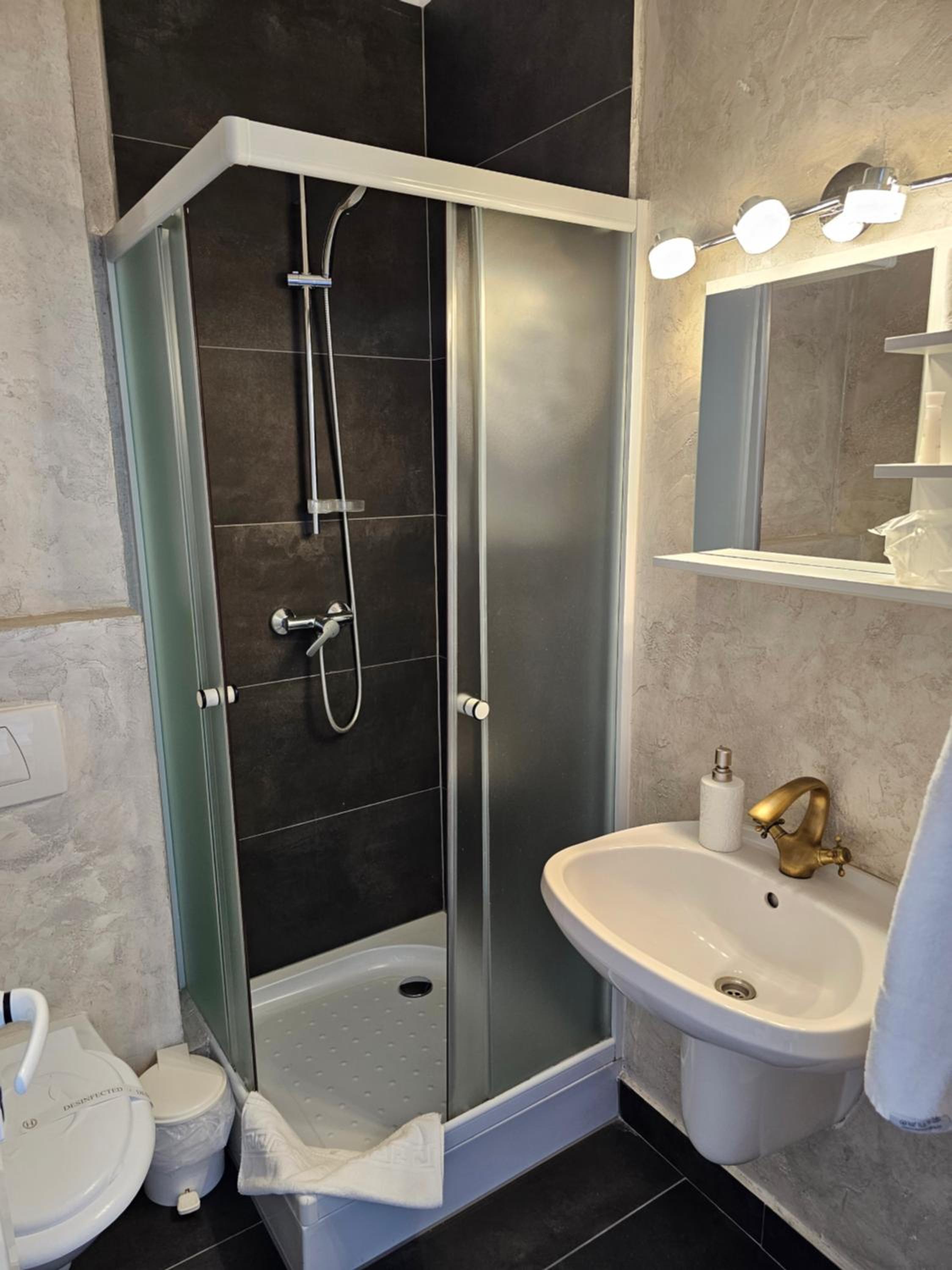 Deluxe Triple Room - Photo 3