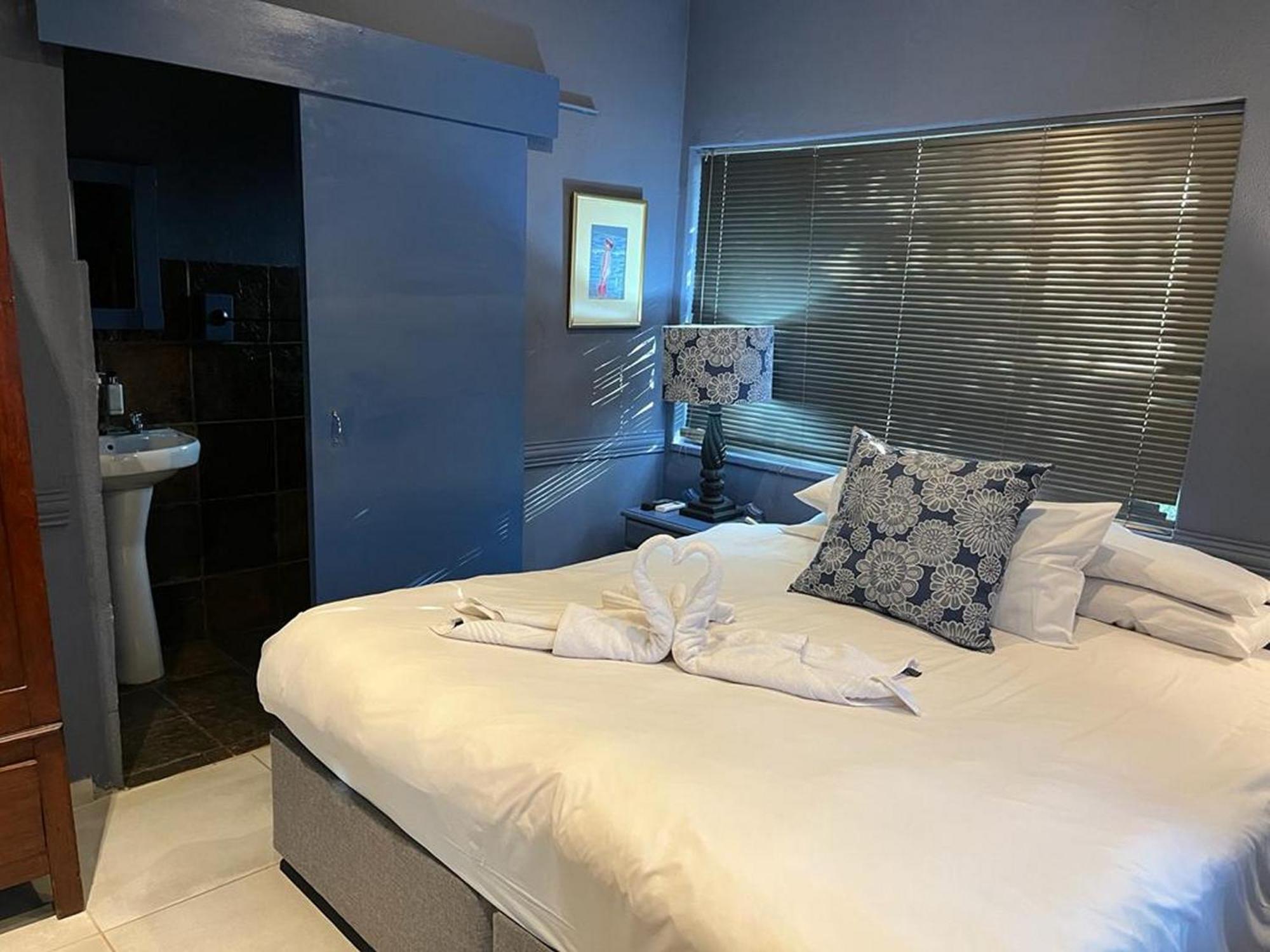 Family Suite with Balcony - Photo 10