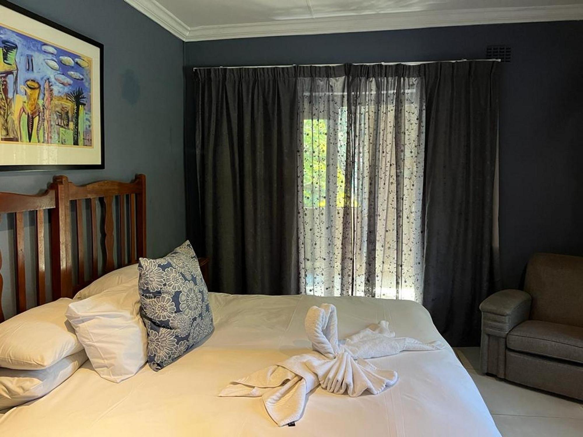 Family Suite with Balcony - Photo 2