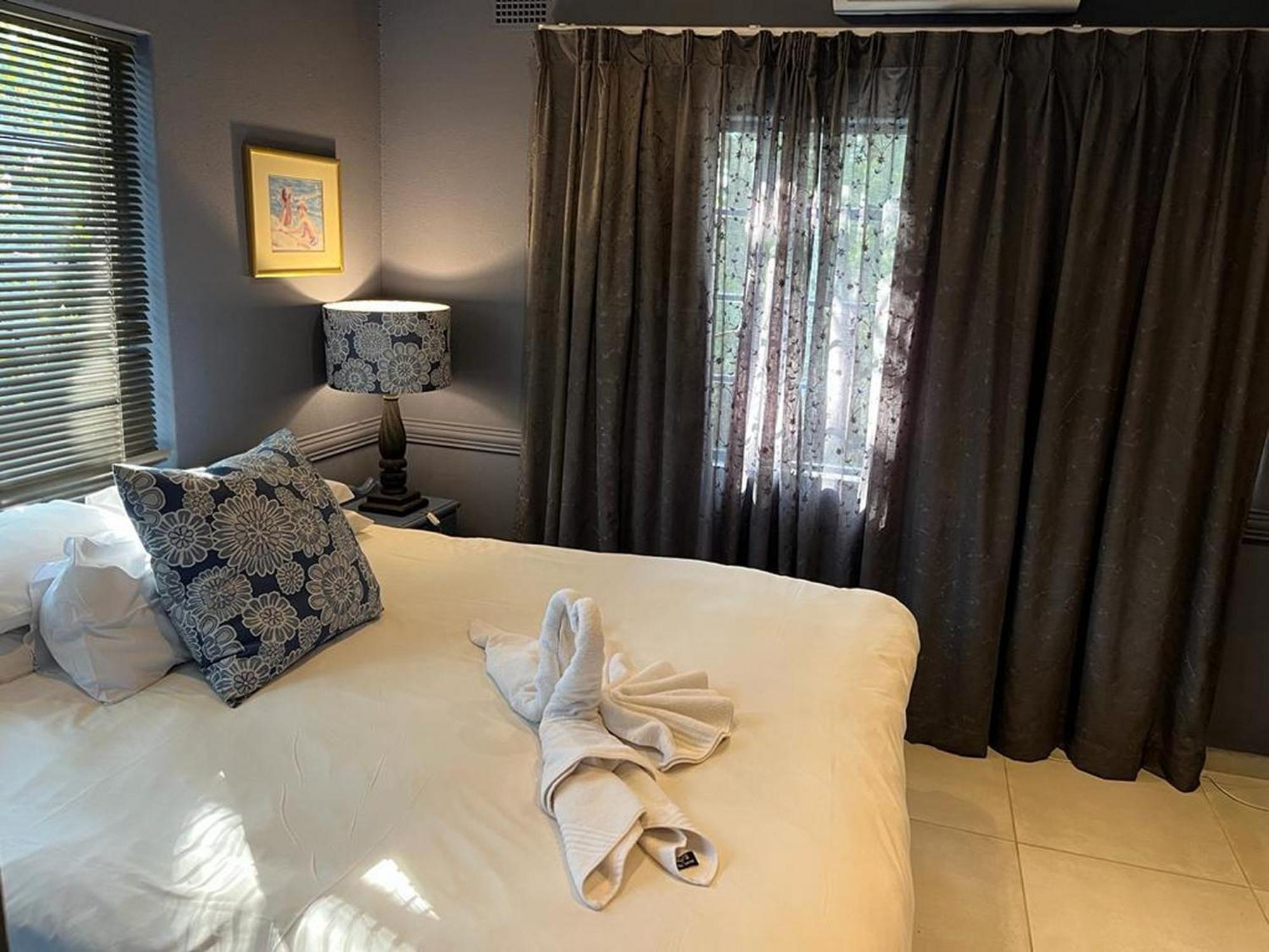 Family Suite with Balcony - Photo 8