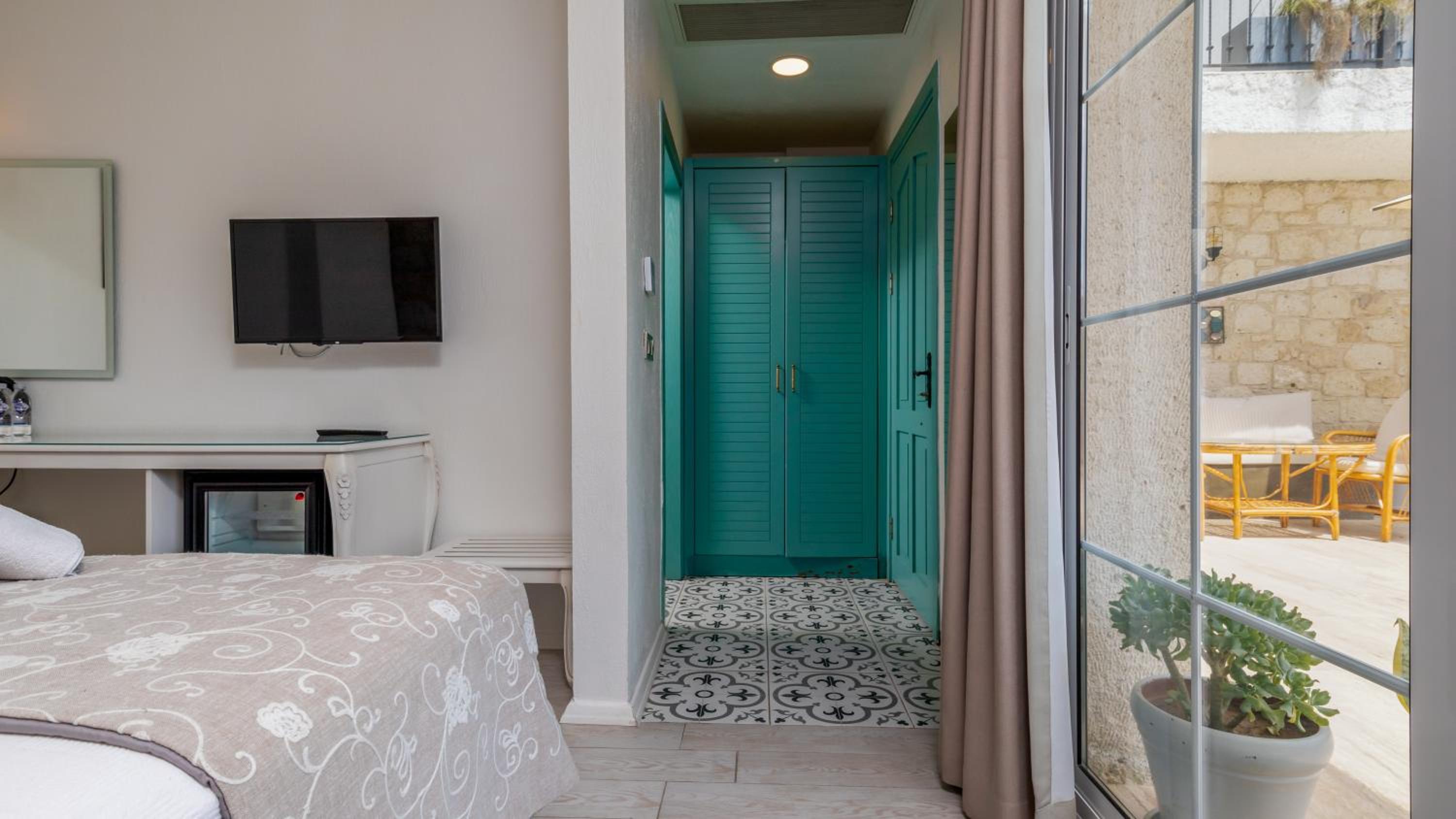 Standard Double Room - Photo 3