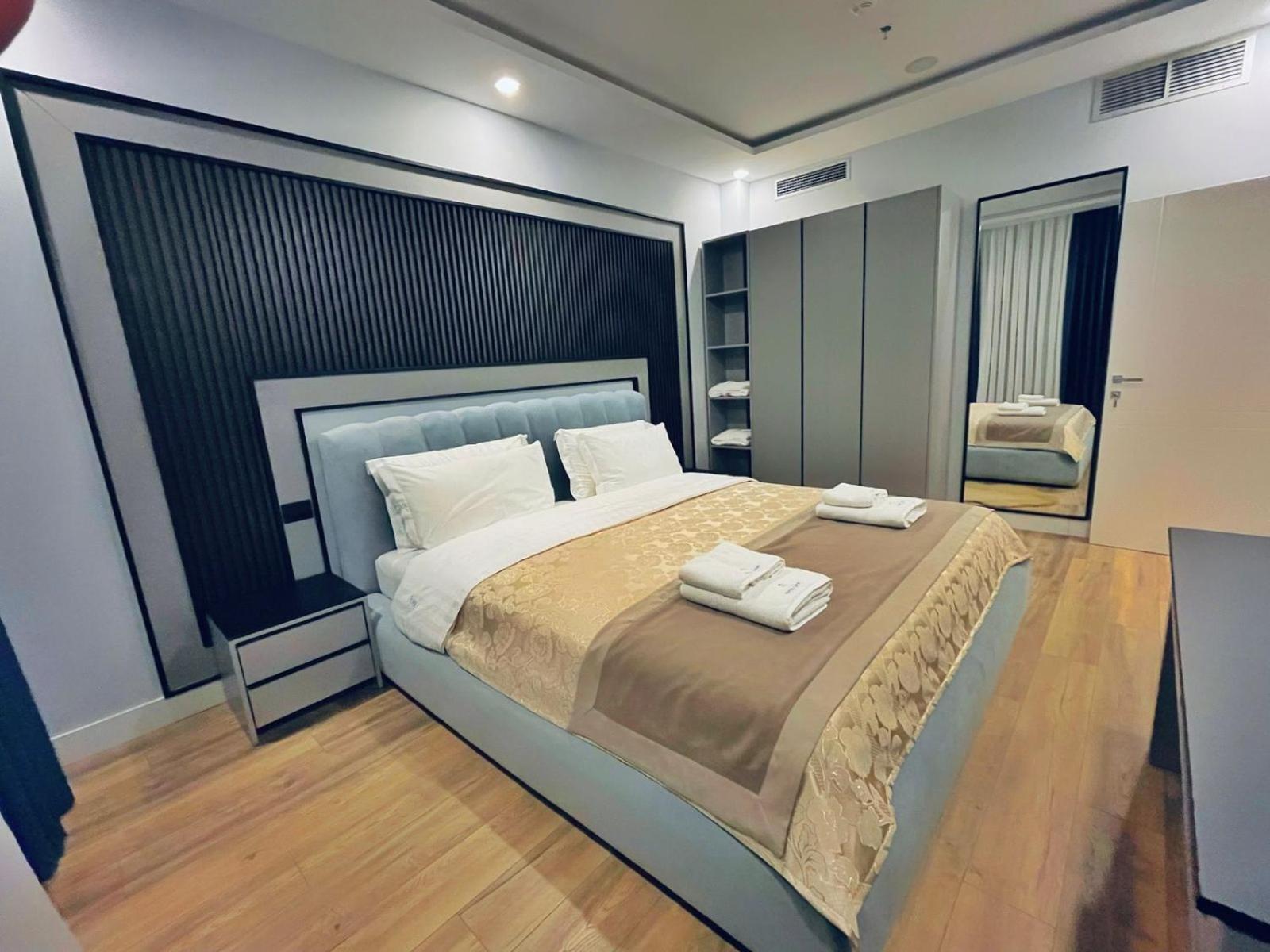 Suite with Hot Tub