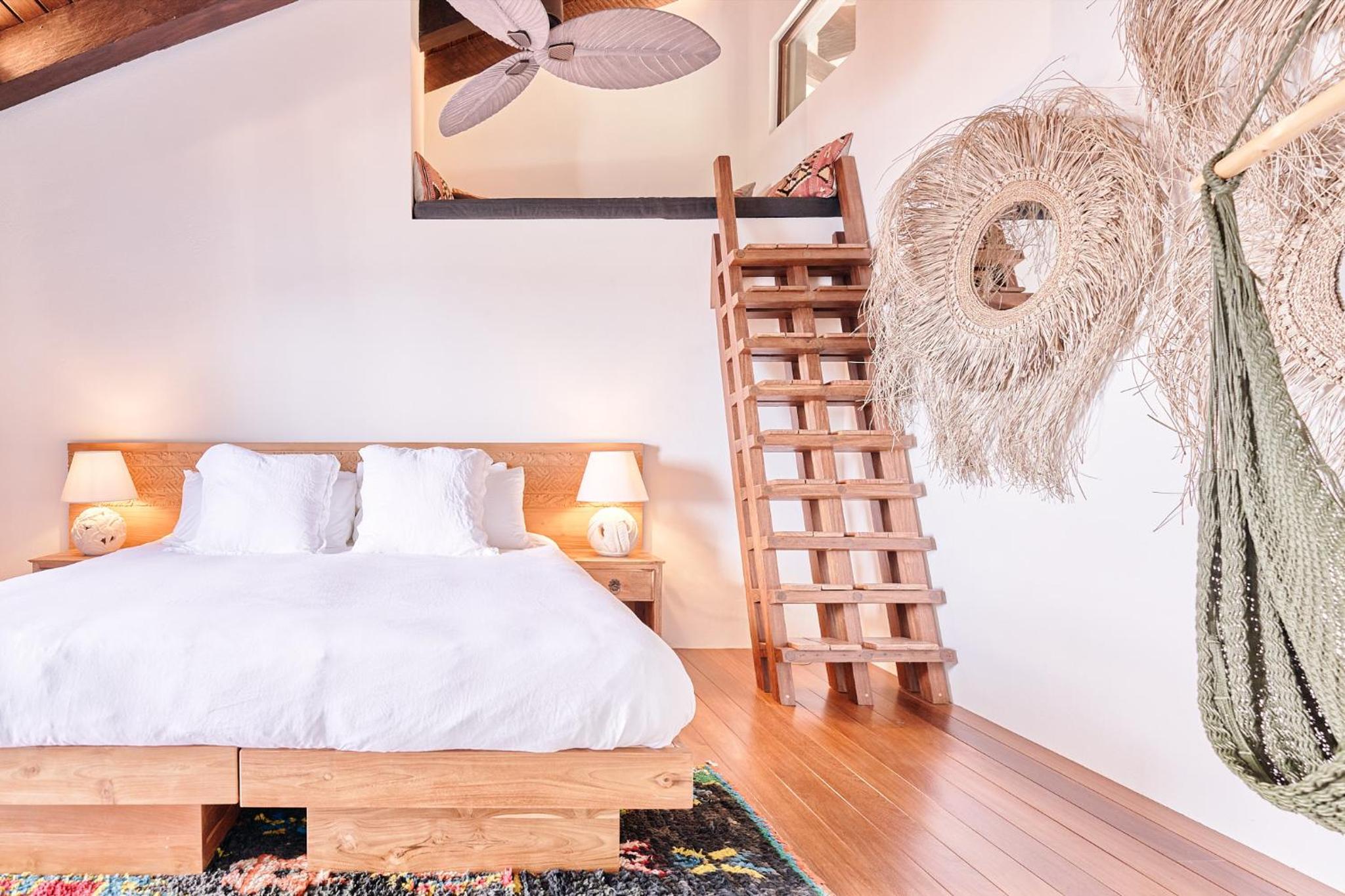 Deluxe Double Room (2 Adults + 1 Child)