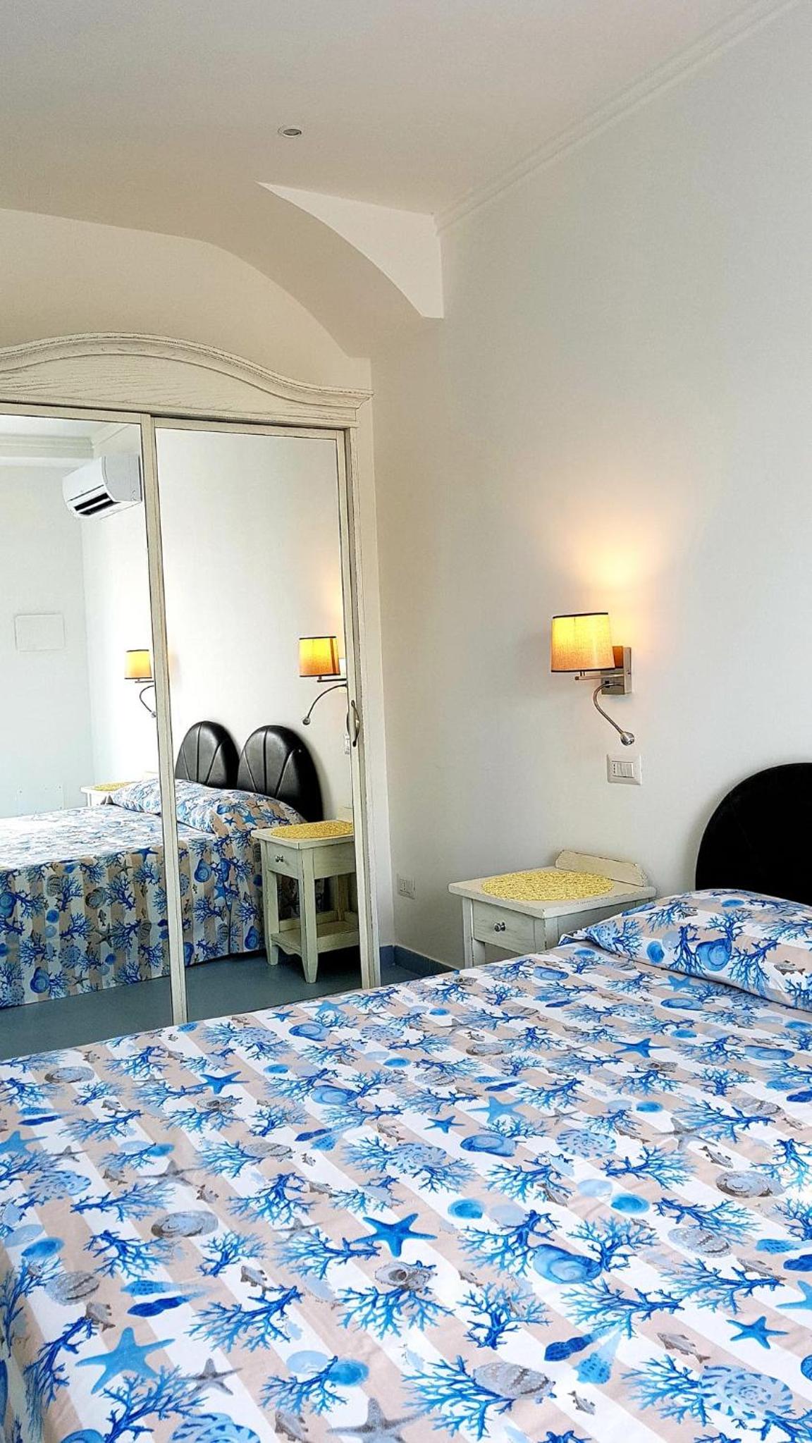 Double Room with Balcony - Photo 1