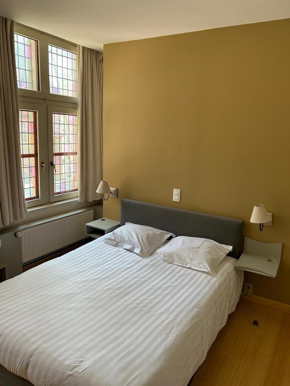 Comfort Queen Room with cathedral View - Photo 1