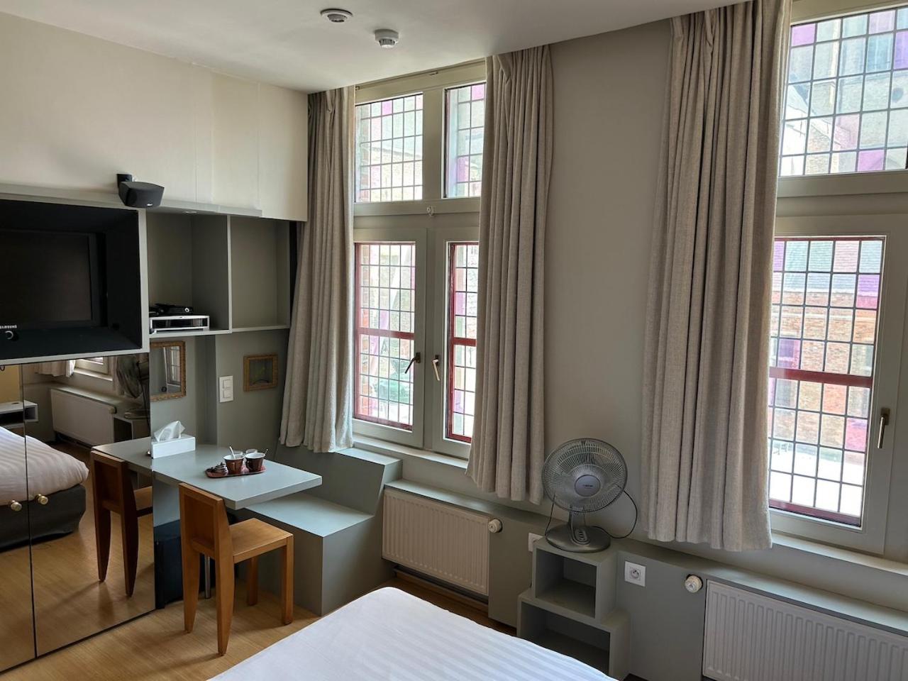 Comfort Queen Room with cathedral View - Photo 2