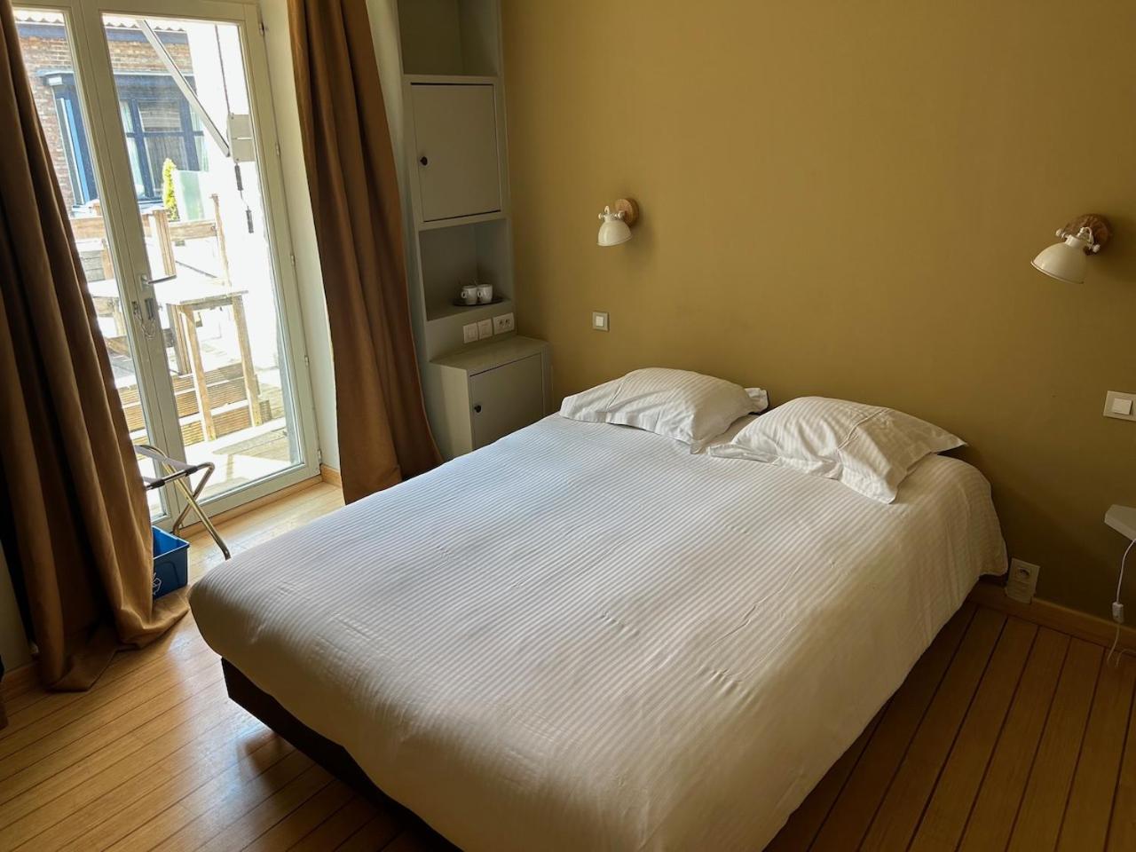 Comfort Queen Room with Terrace and Air-conditioning - Photo 1