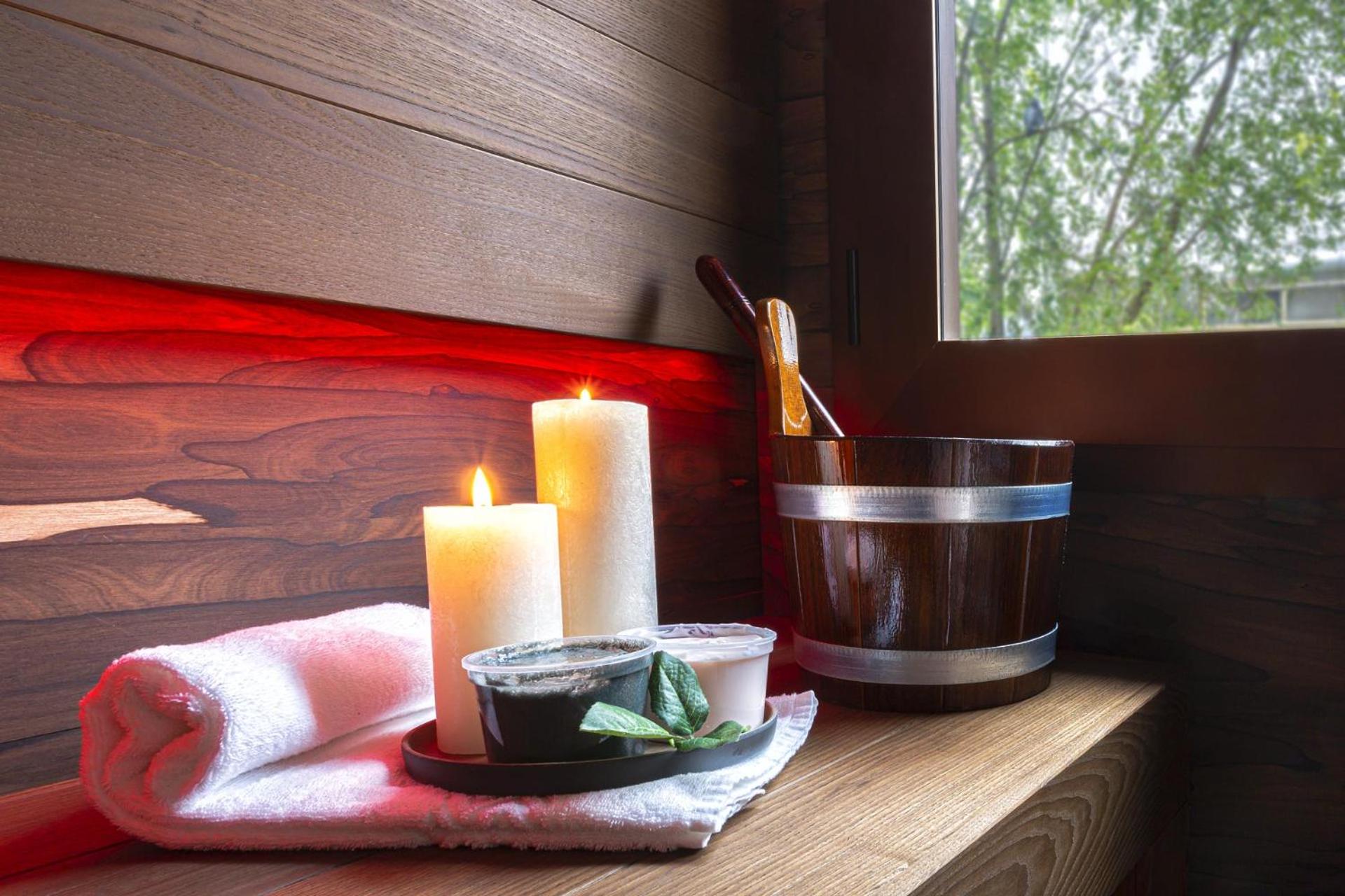 King Suite with Spa Bath and Sauna - Photo 31