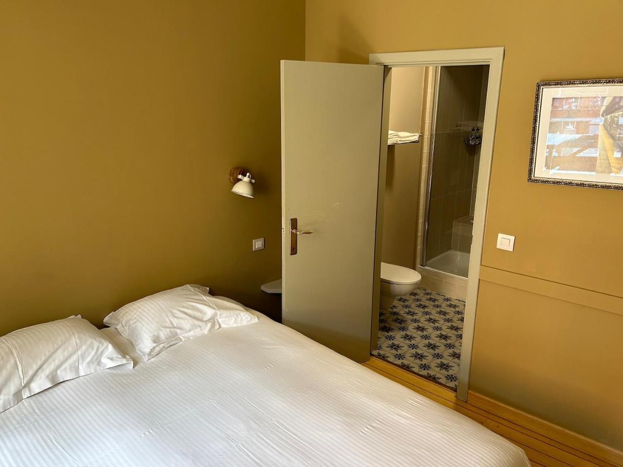 Comfort Queen Room with Terrace and Air-conditioning - Photo 8
