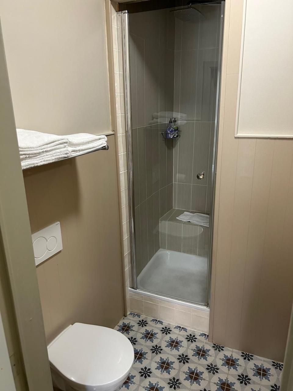 Comfort Queen Room with Terrace and Air-conditioning - Photo 2