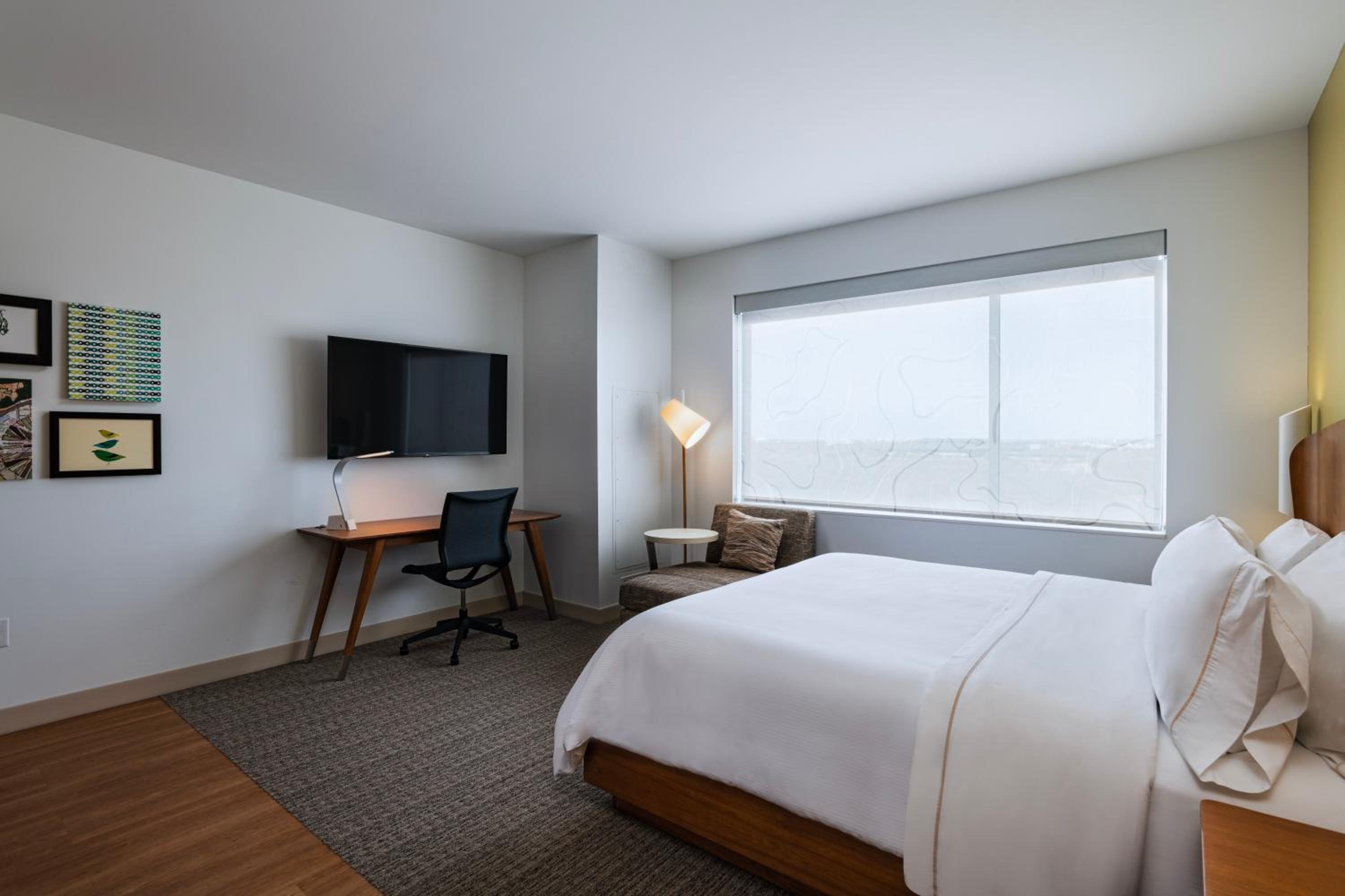 King Room with City View - Photo 5