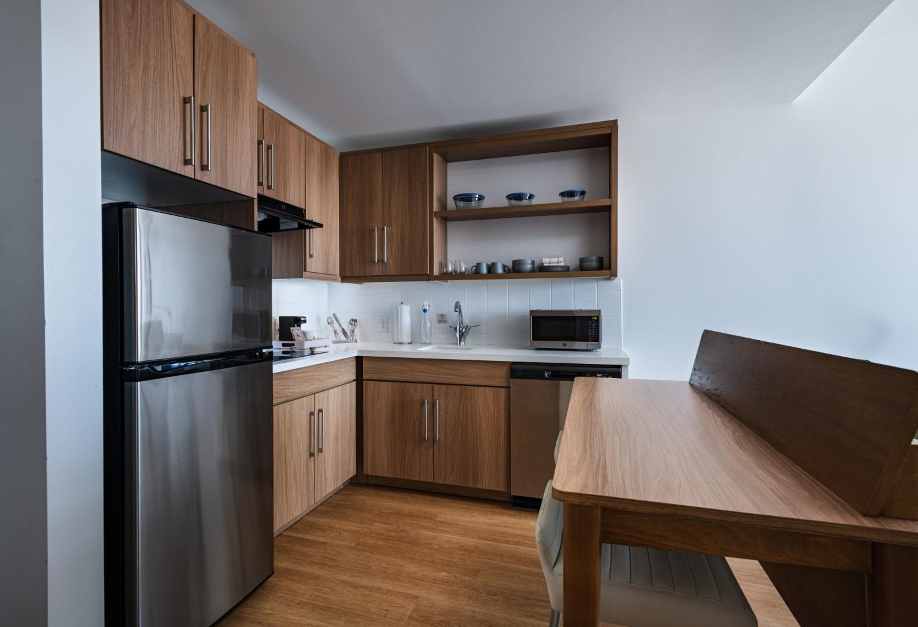 One-Bedroom King Suite with Sofa Bed and City View - Photo 5