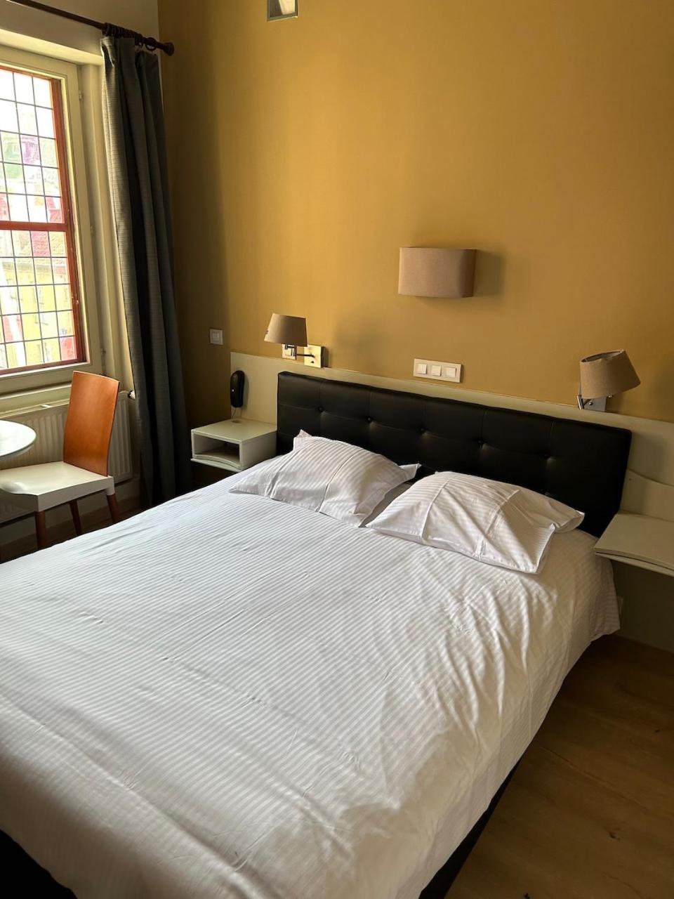 Comfort Queen Room with cathedral view and Air-conditioning - Photo 1