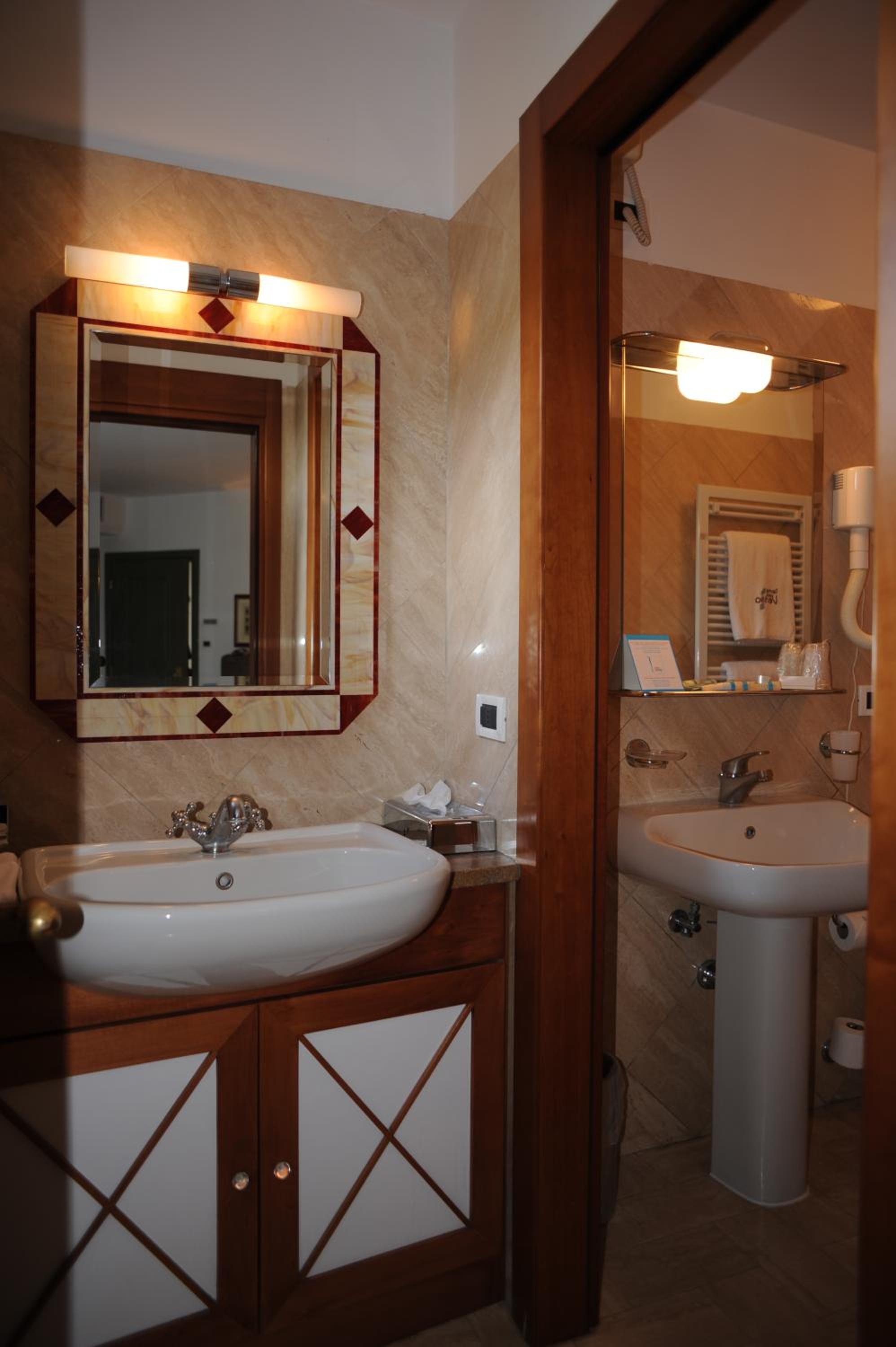 Suite with Terrace - Photo 6
