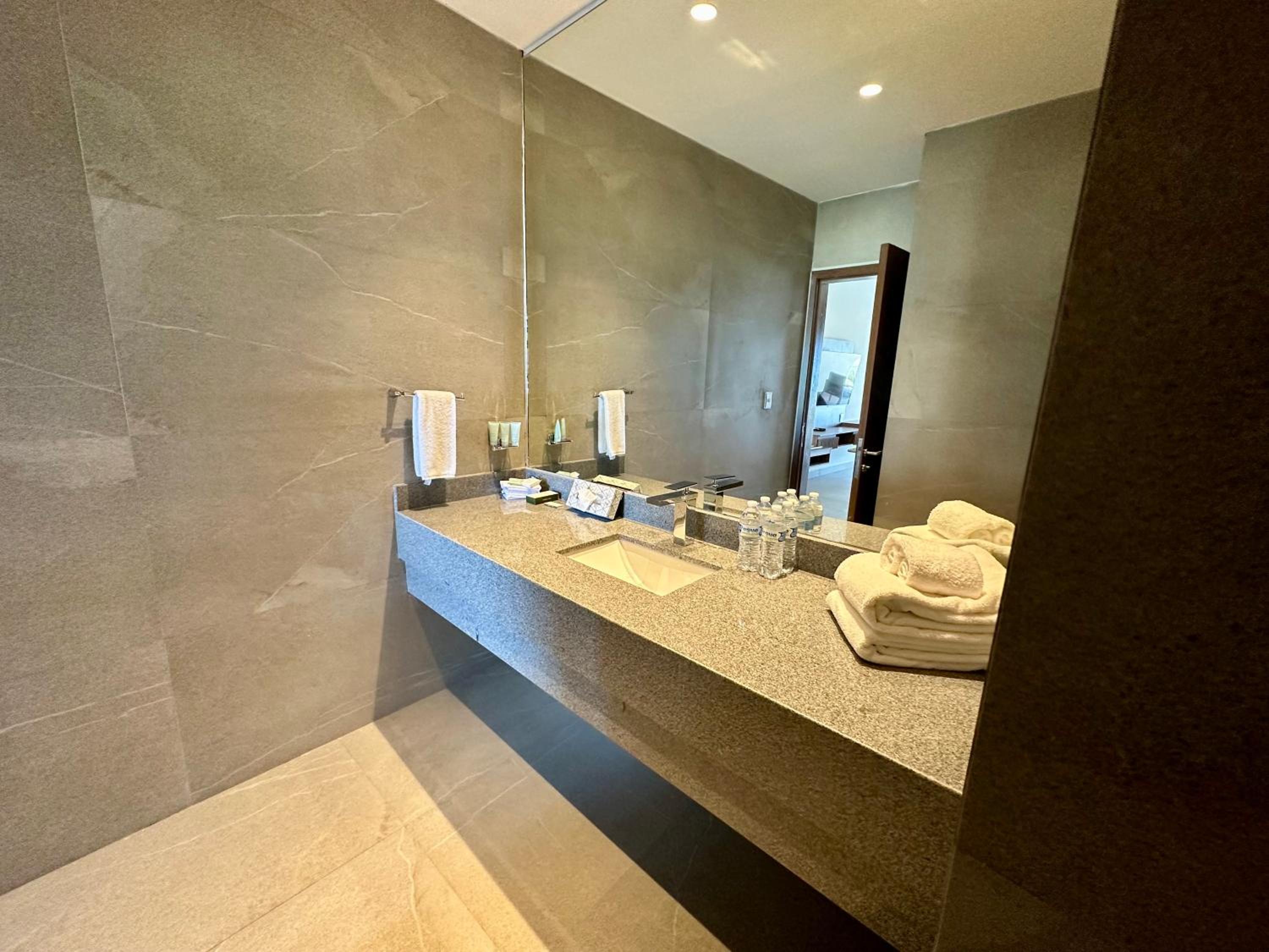 Superior King Room photo 2