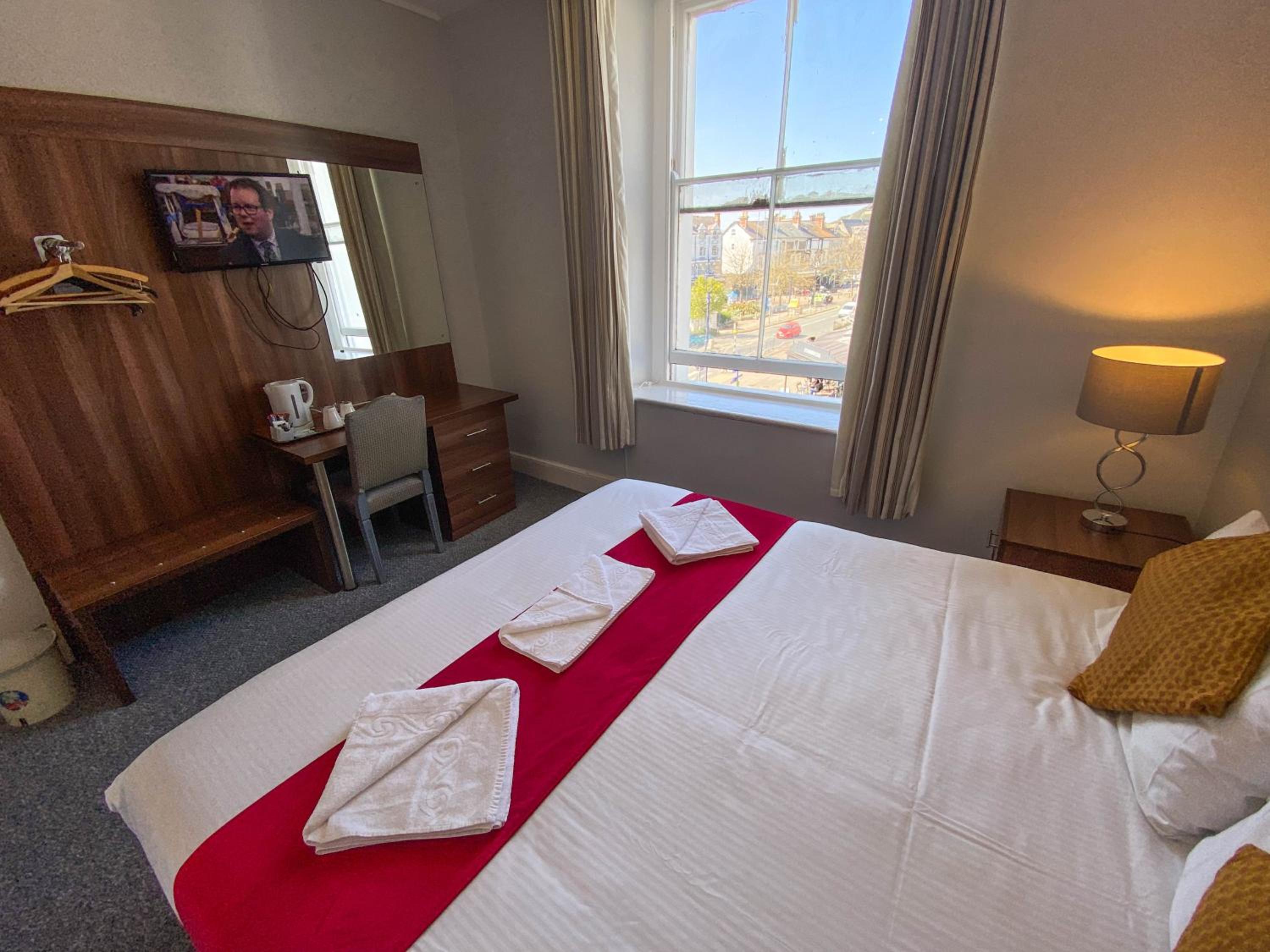 Double Room - Photo 7