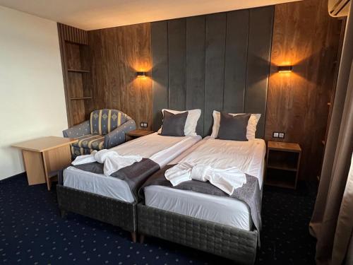 Deluxe Twin Room with Balcony and Sea View photo 3